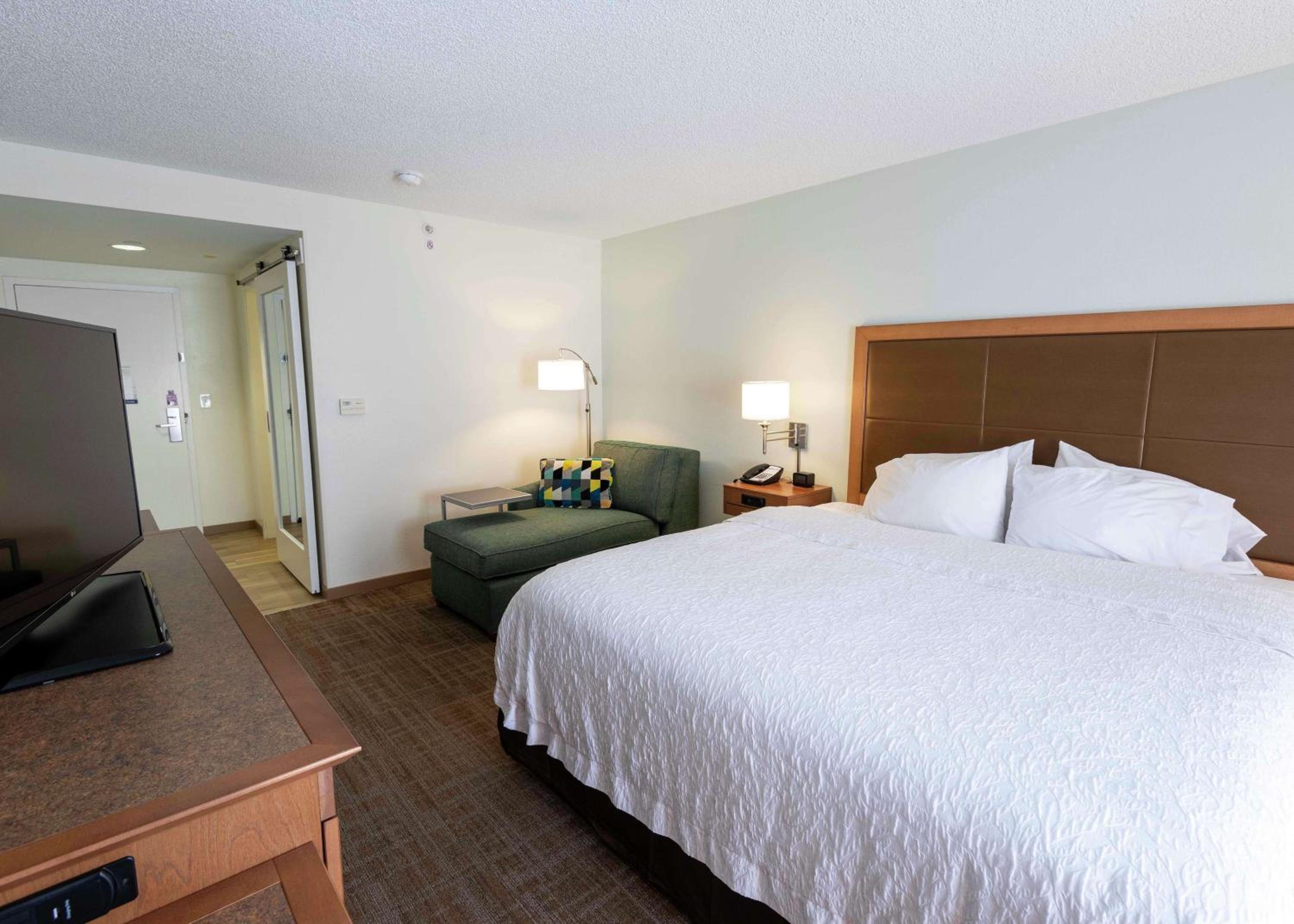 King Room - Non-Smoking photo 3