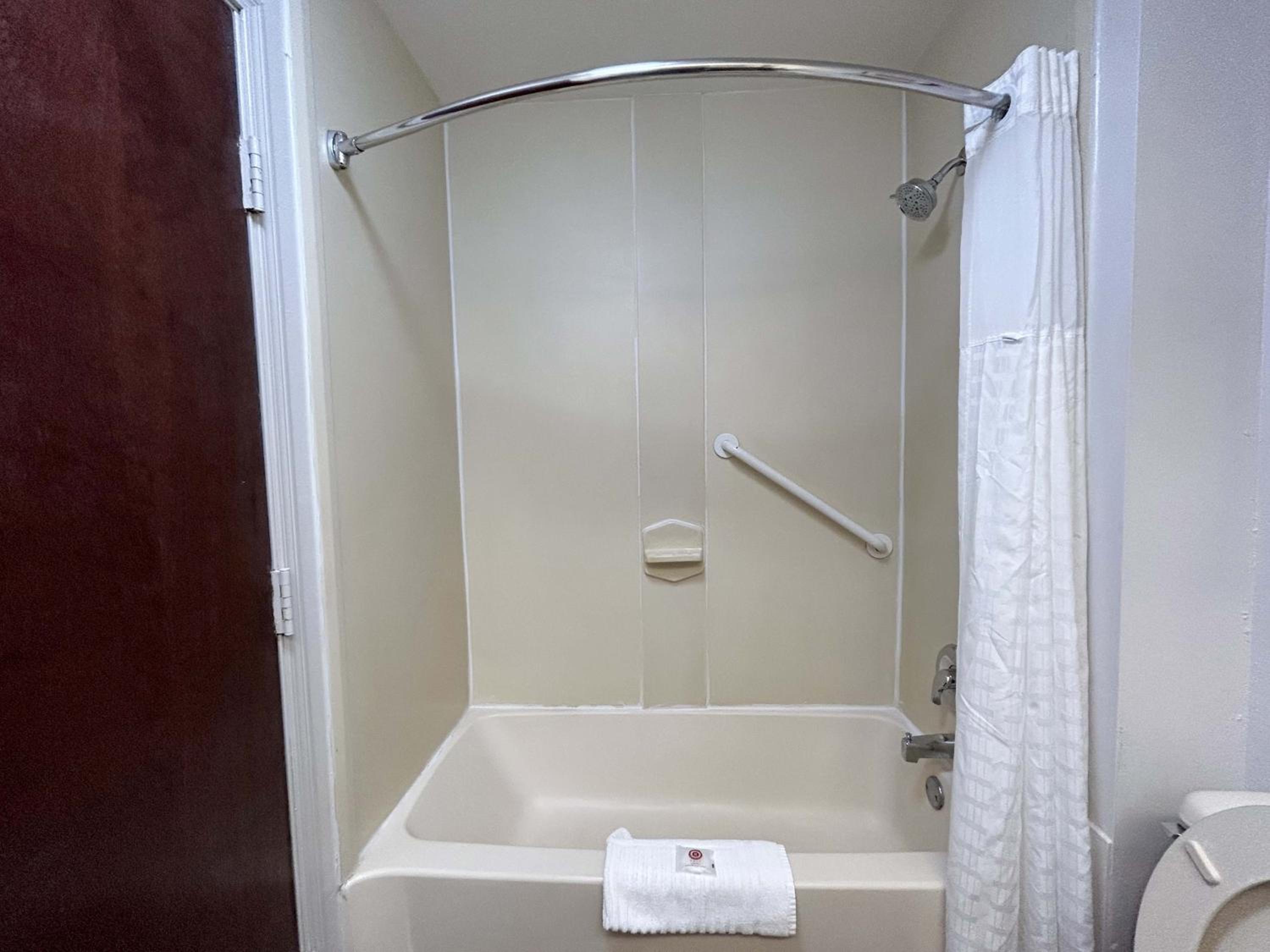King Suite - Non-Smoking - Photo 4