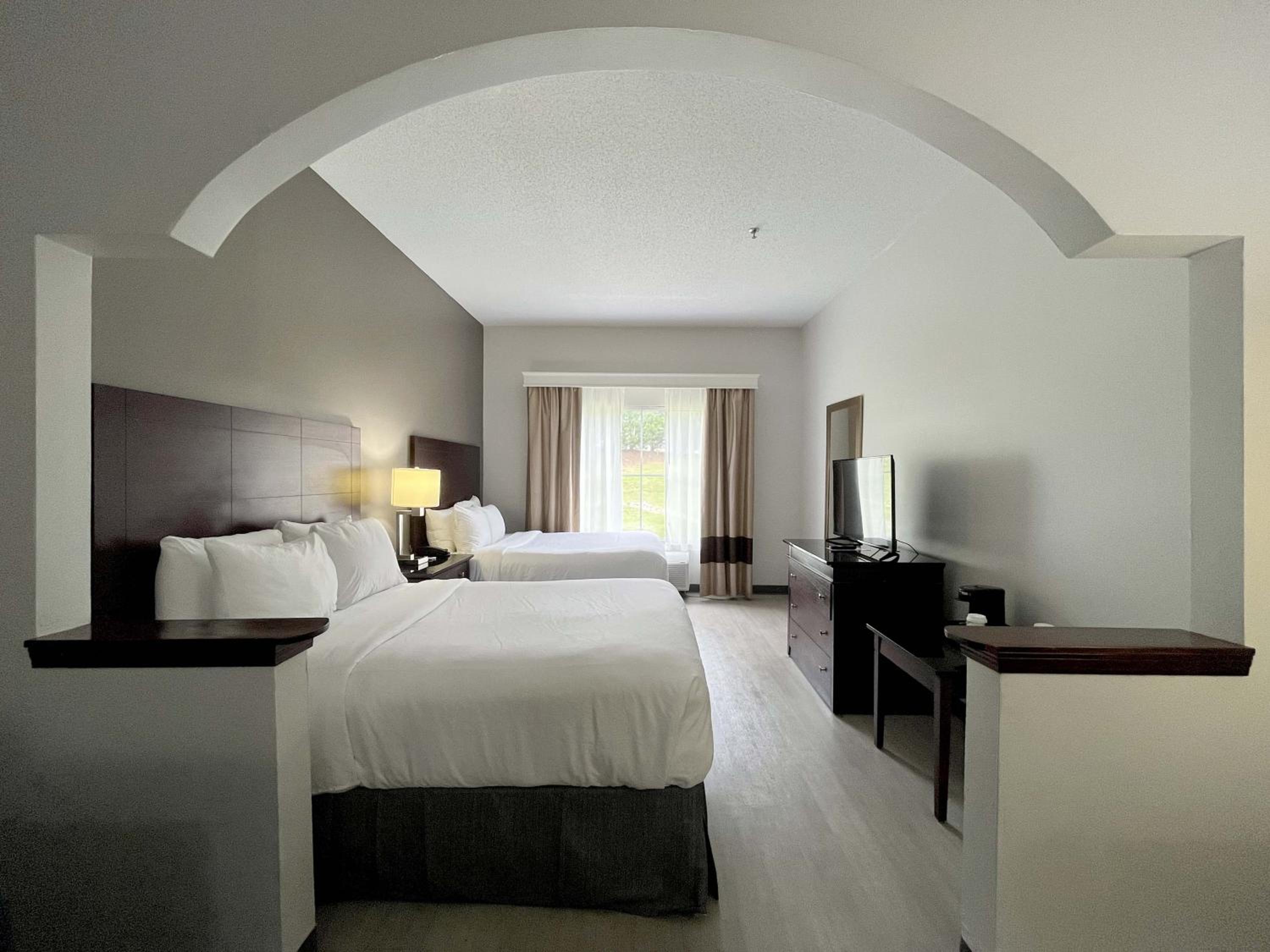 Queen Suite with Two Queen Beds - Non-Smoking - Photo 5