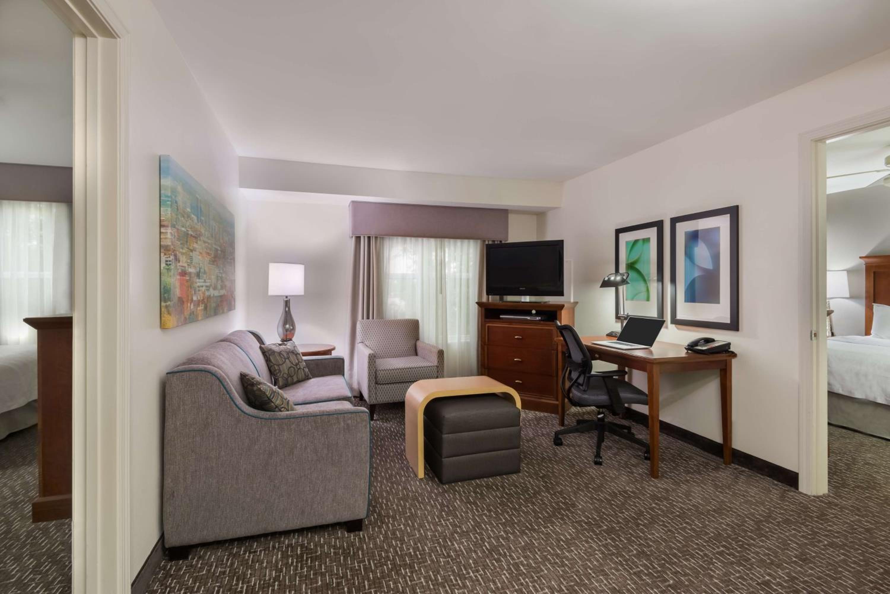Two Bedroom Suite with One King and Two Queen Beds - Non-Smoking - Photo 4