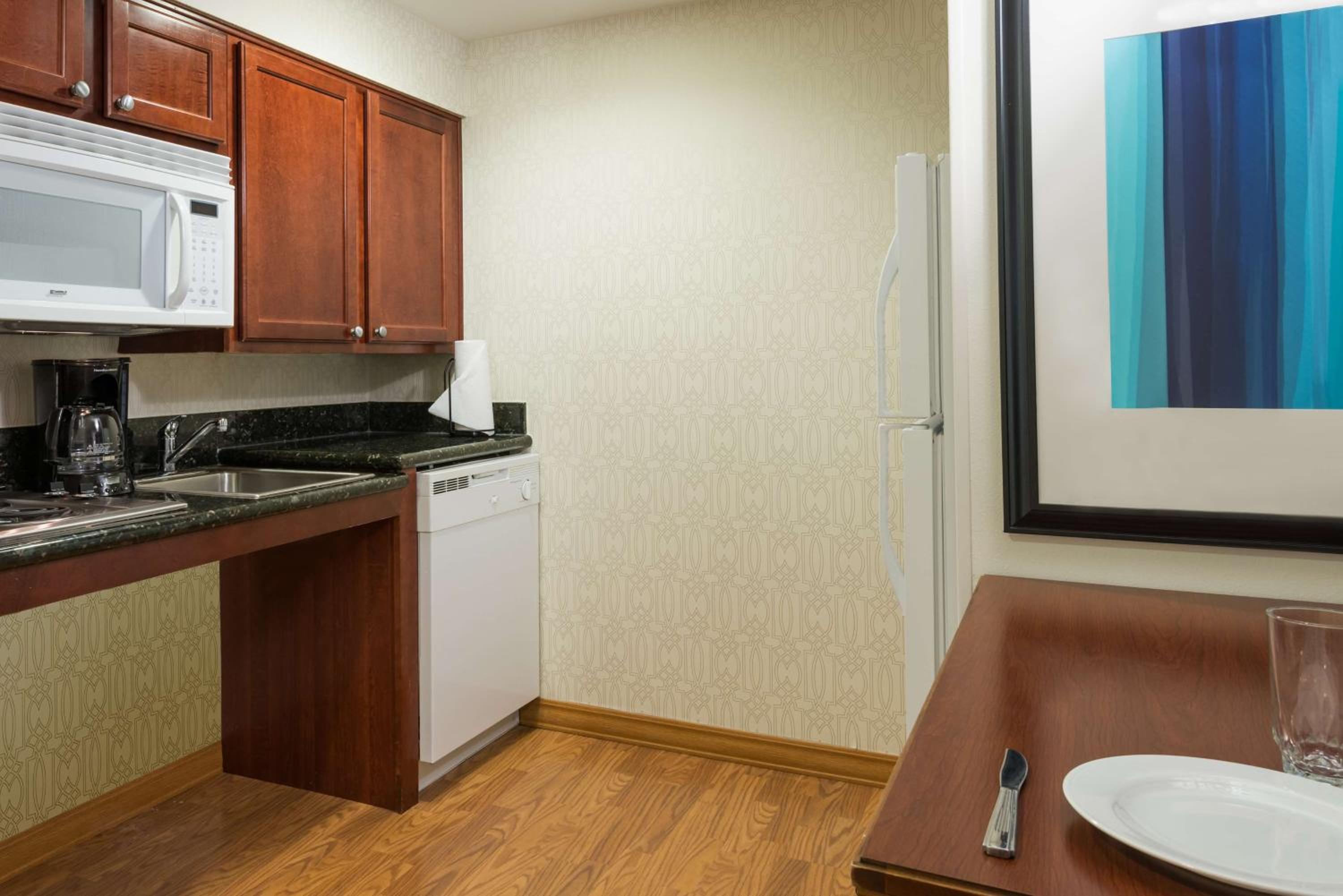 King Suite - Mobility Access/Non-Smoking - Photo 2