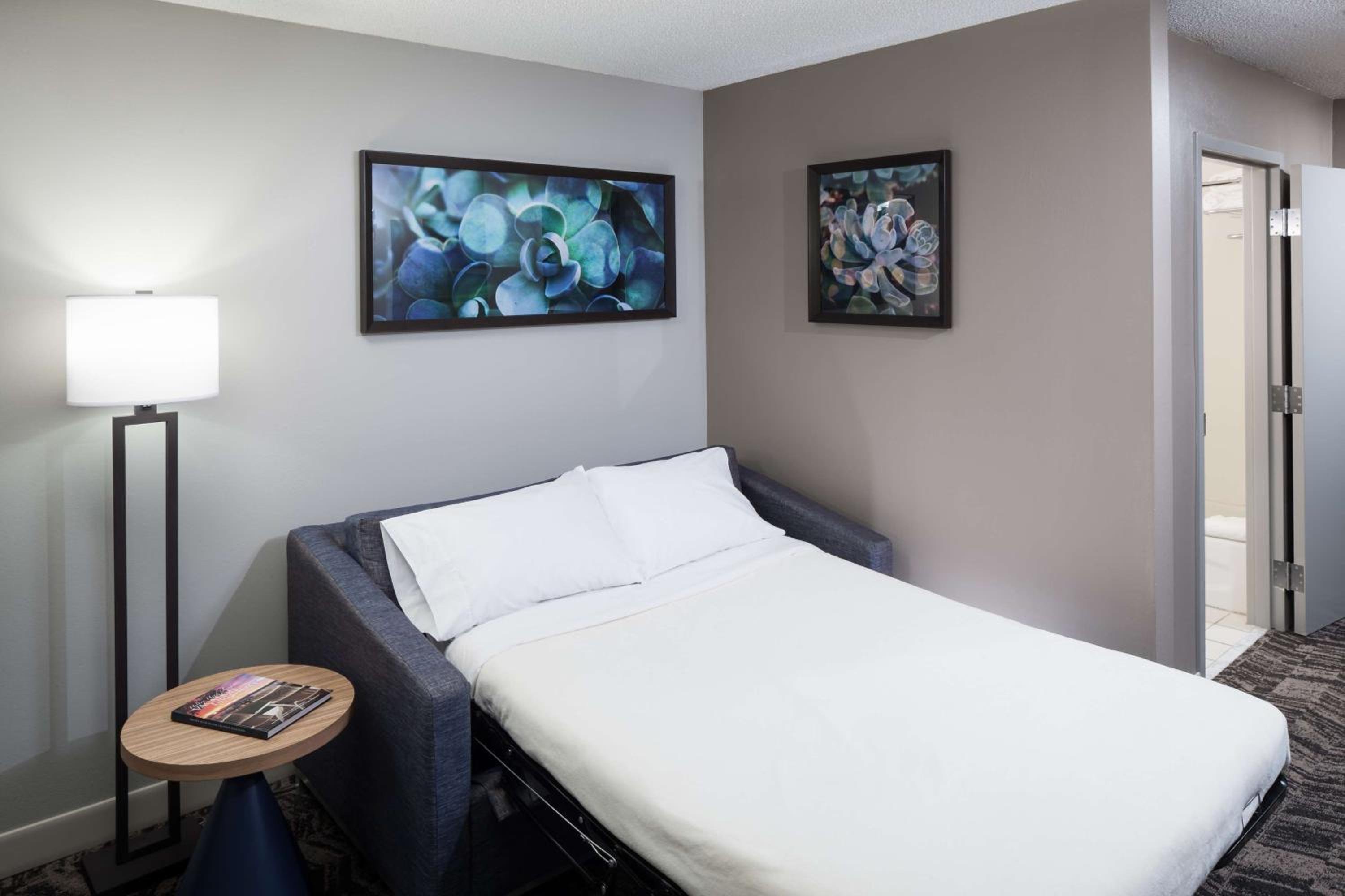 One-Bedroom Suite with Two Queen Beds - Photo 7