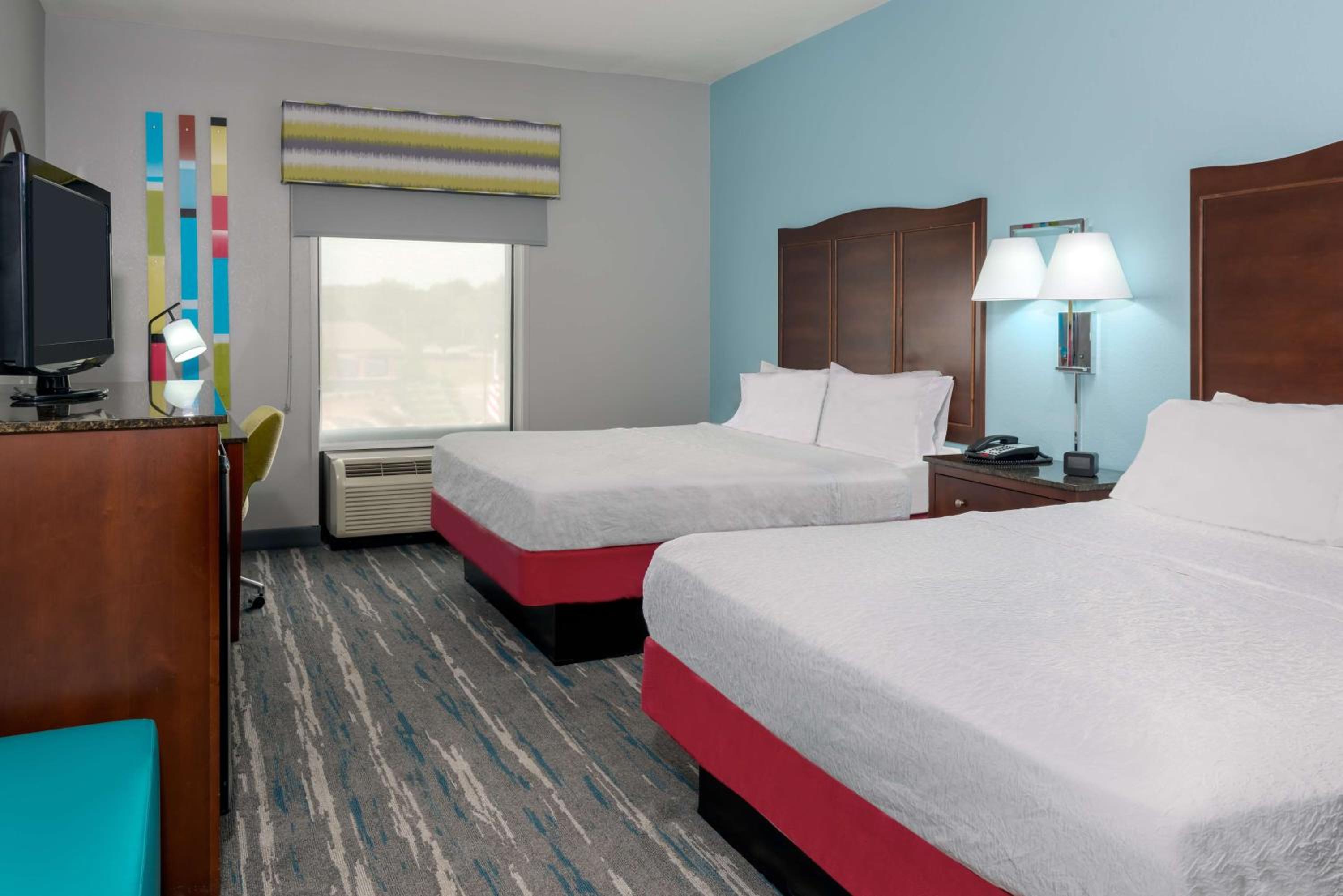 Room with Two Queen Beds - Non-Smoking - Photo 1