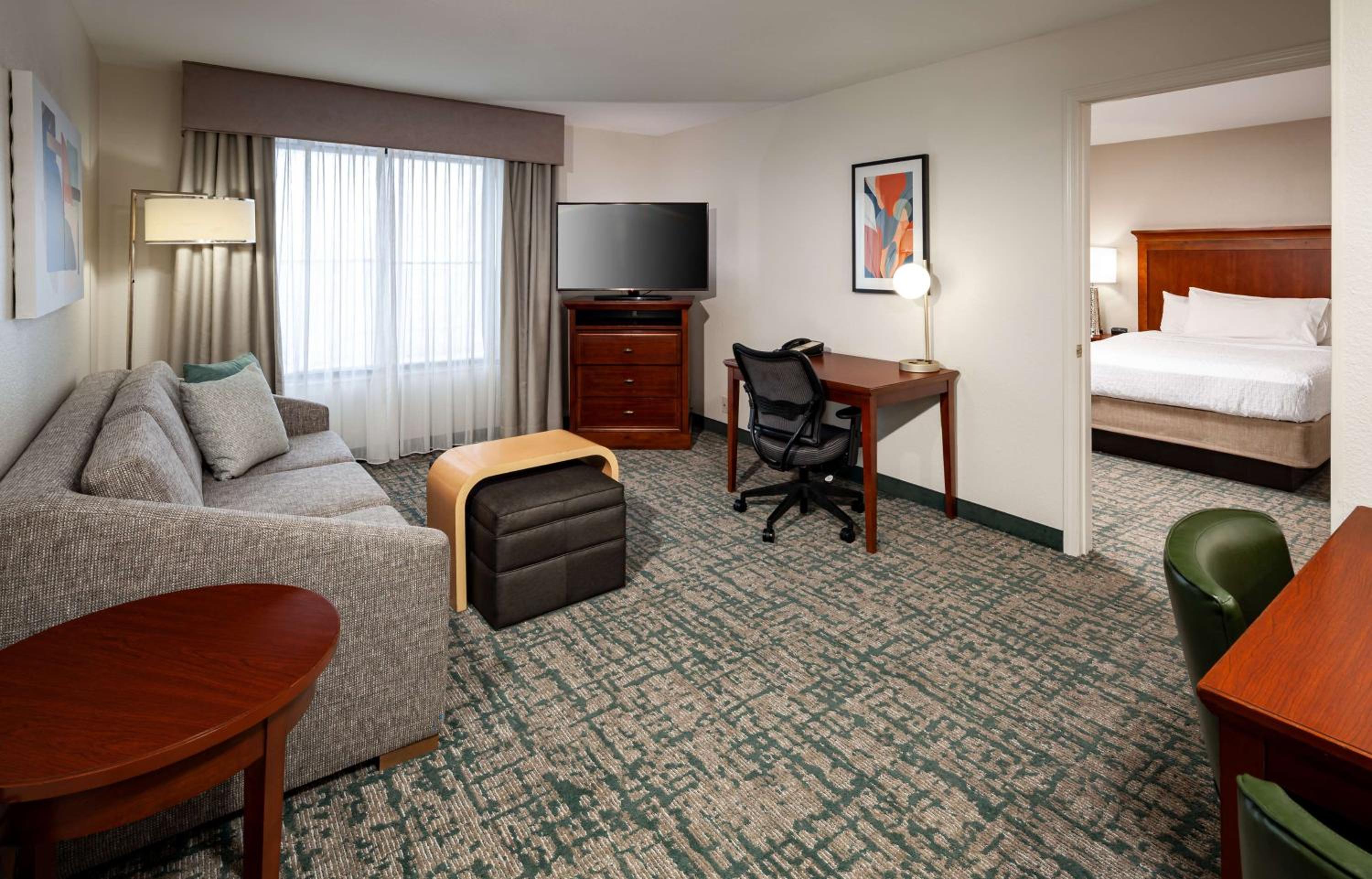 One-Bedroom Queen Suite with Two Queen Beds - Non-Smoking - Photo 5