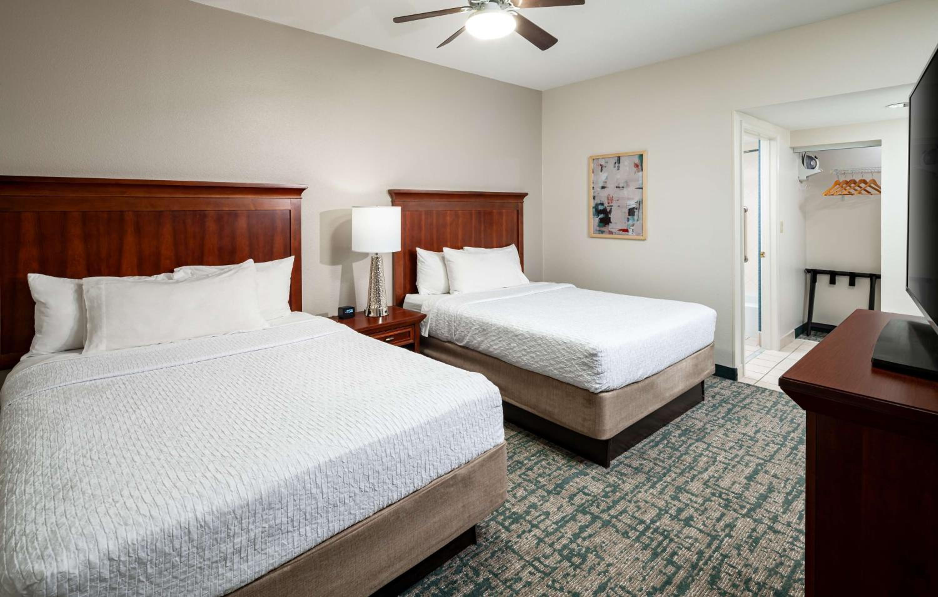 Two Bedroom Suite with One King and Two Queen Beds - Non-Smoking - Photo 1
