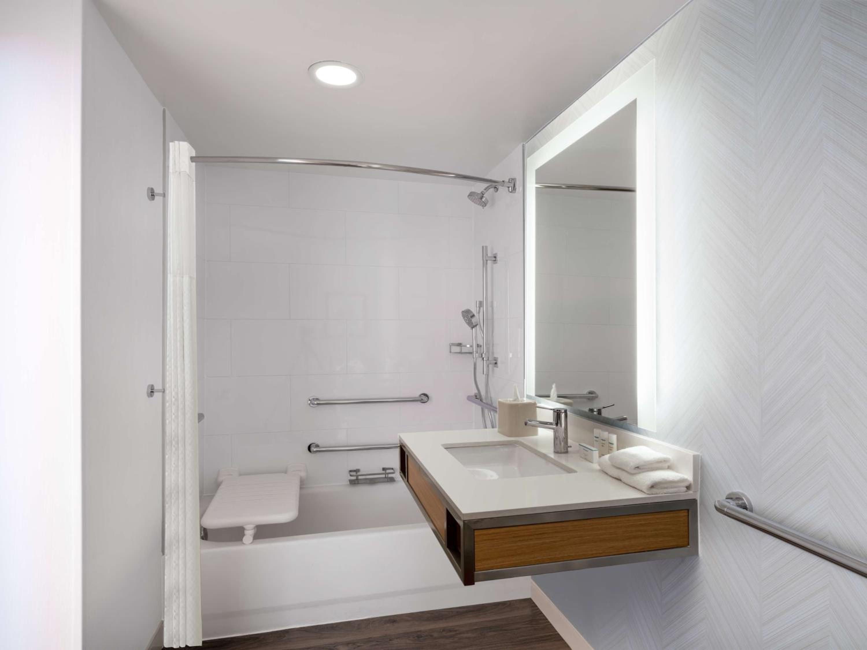 Queen Room with Two Queen Beds - Mobility Access - Photo 4