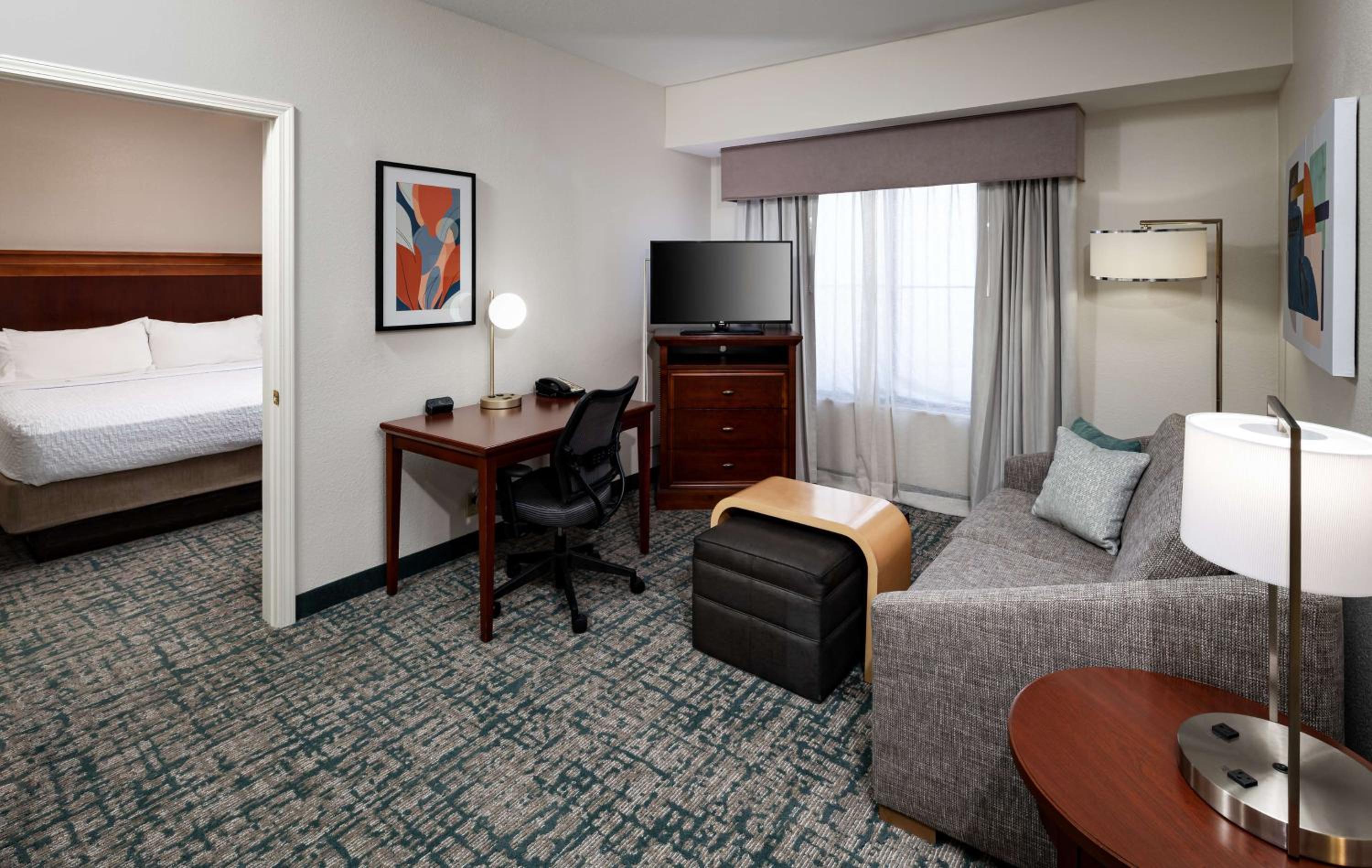 Two Bedroom Suite with One King and Two Queen Beds - Non-Smoking - Photo 4