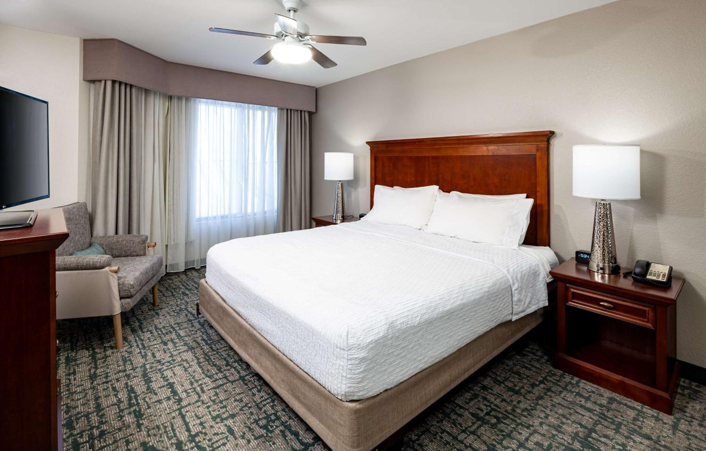 One-Bedroom King Suite - Non-Smoking - Photo 5