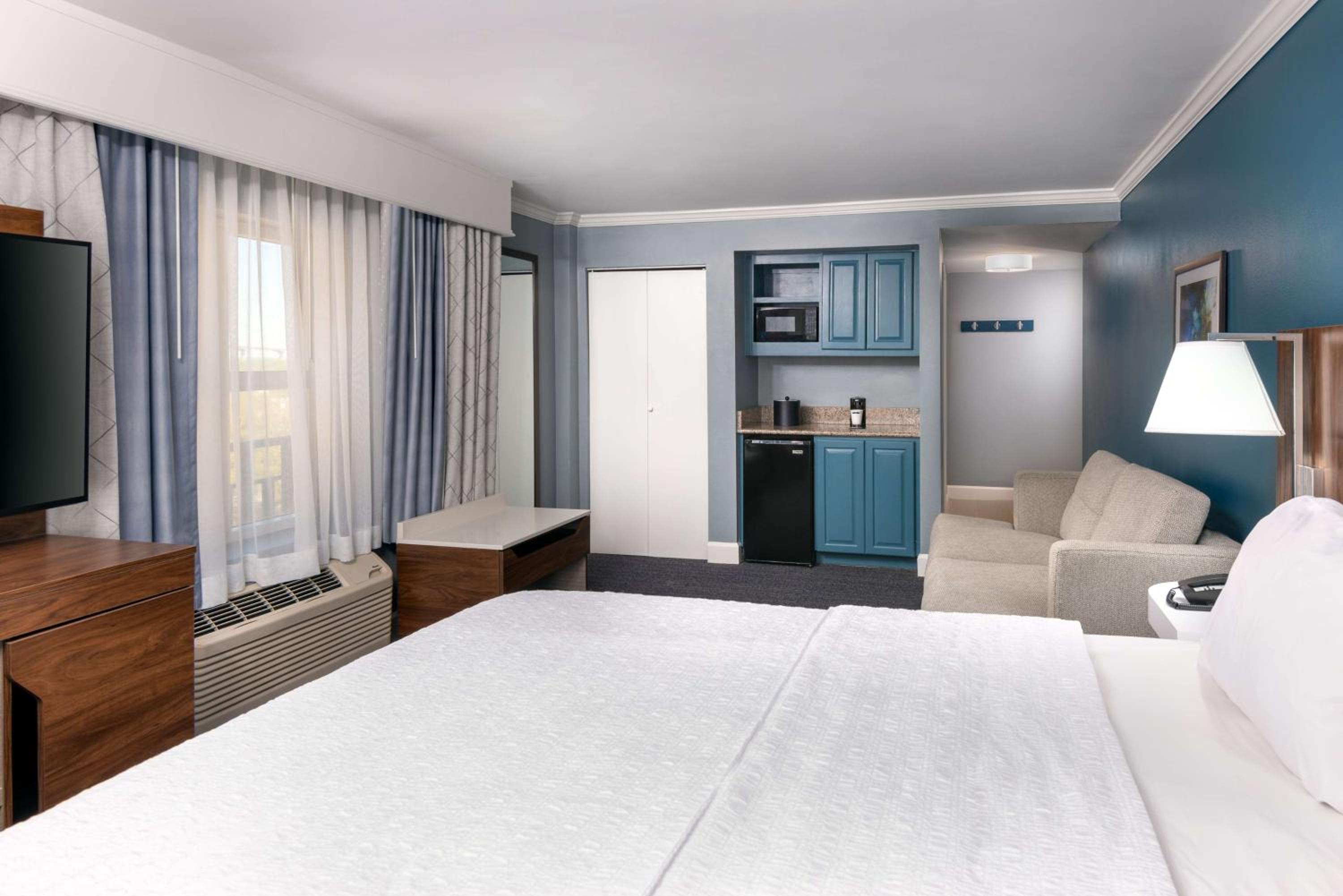 King Room with Sofa Bed - Non-Smoking - Photo 1