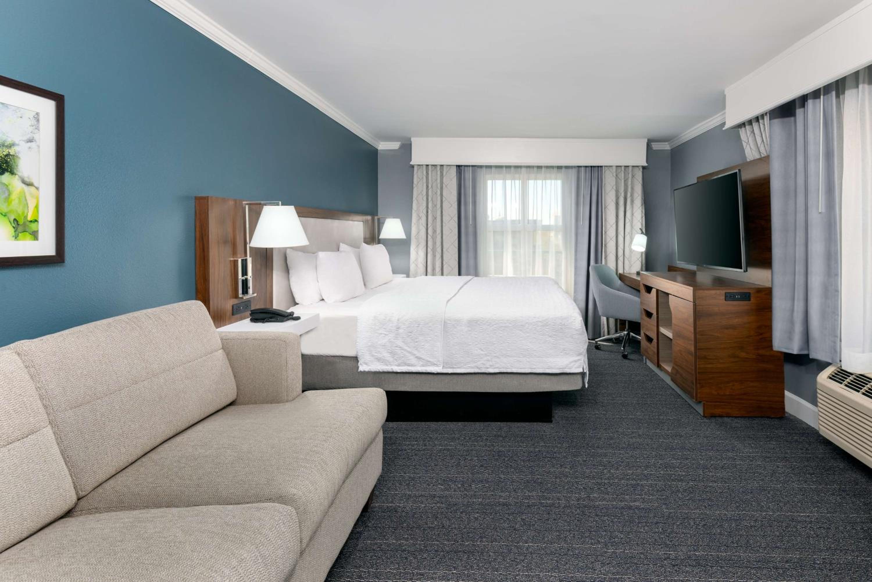 King Room with Sofa Bed - Non-Smoking - Photo 4