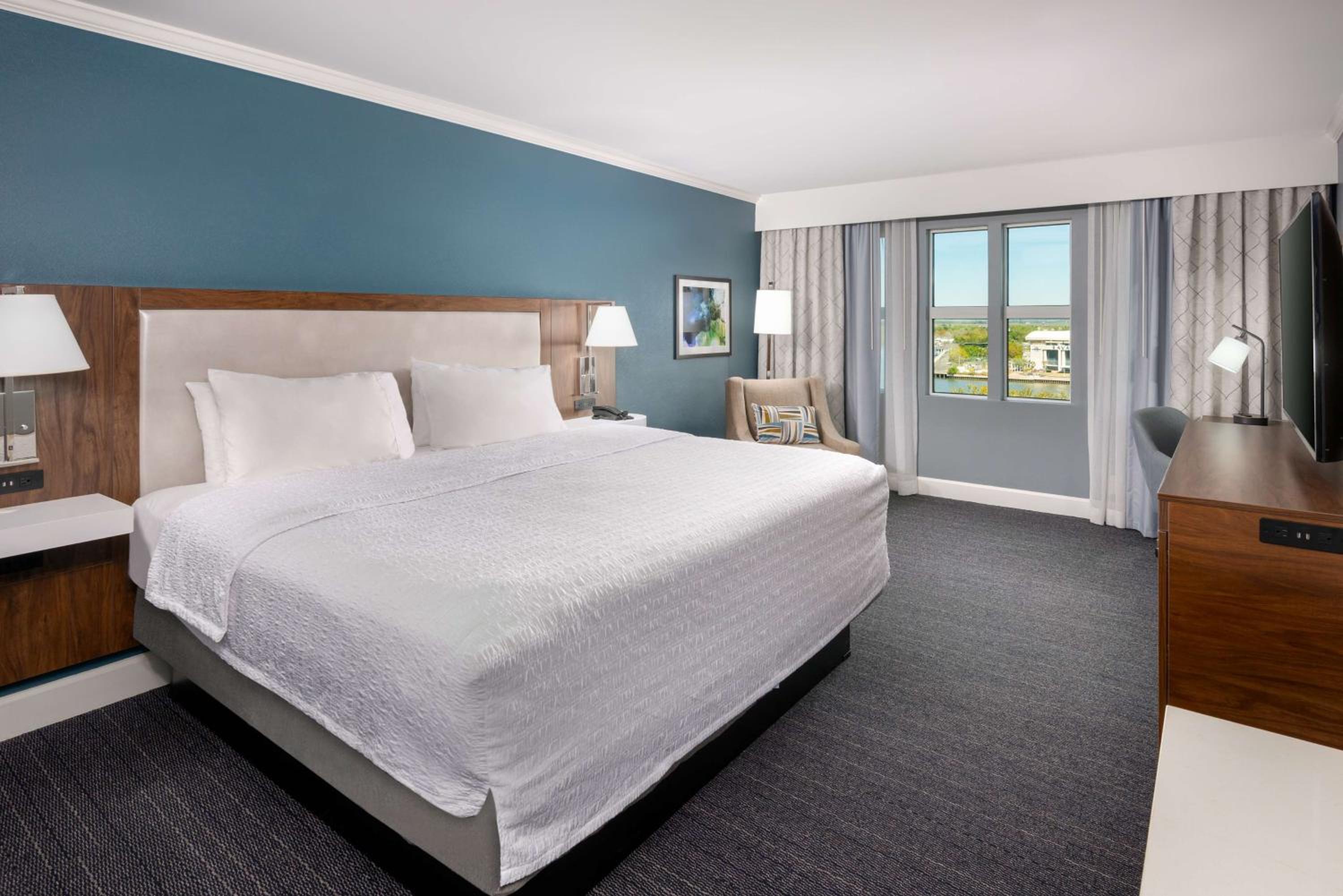 King Room with River View - Photo 4