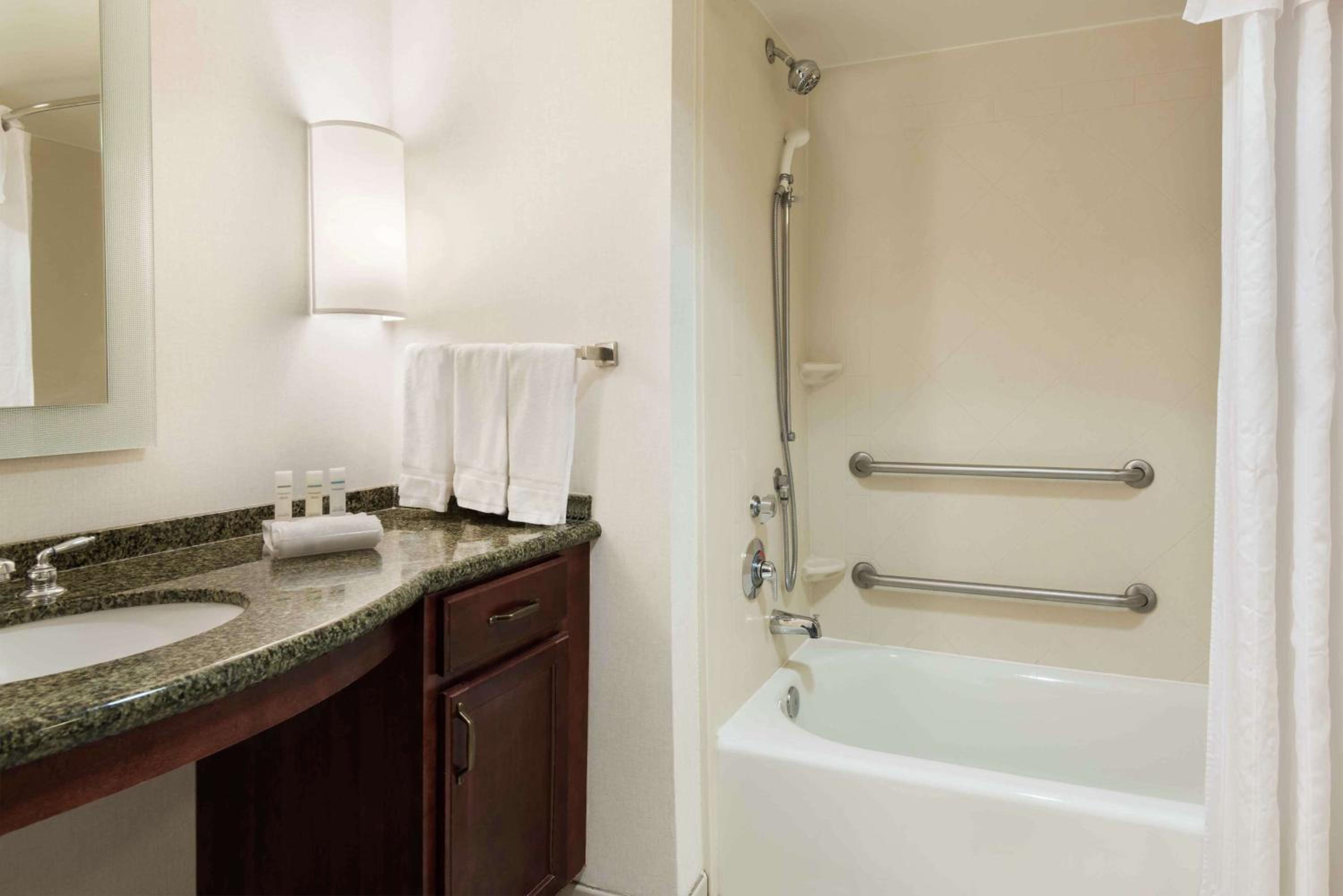 King Suite - Mobility Access/Non-Smoking - Photo 2
