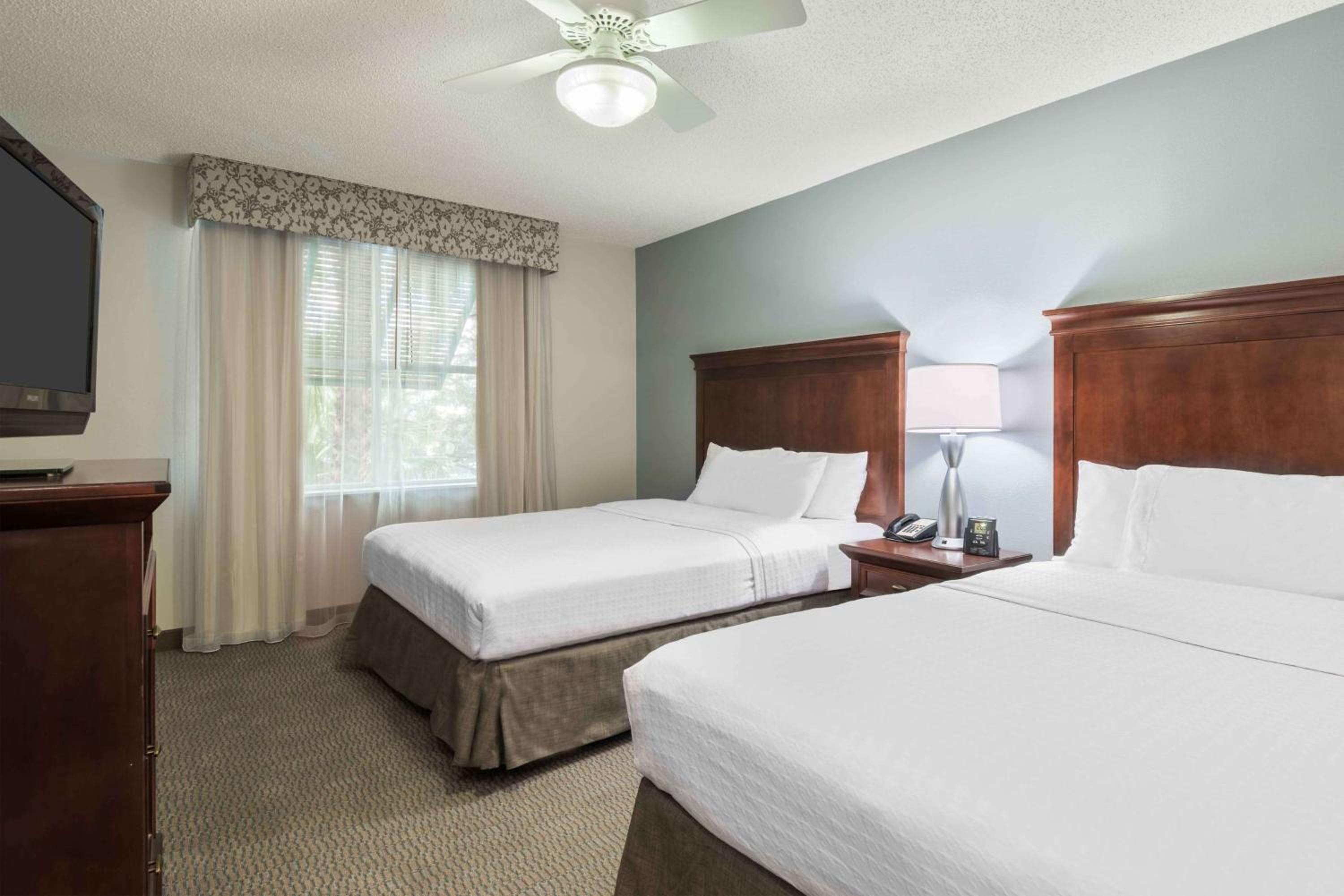Two-Bedroom Suite with Four Queen Beds - Non-Smoking - Photo 3