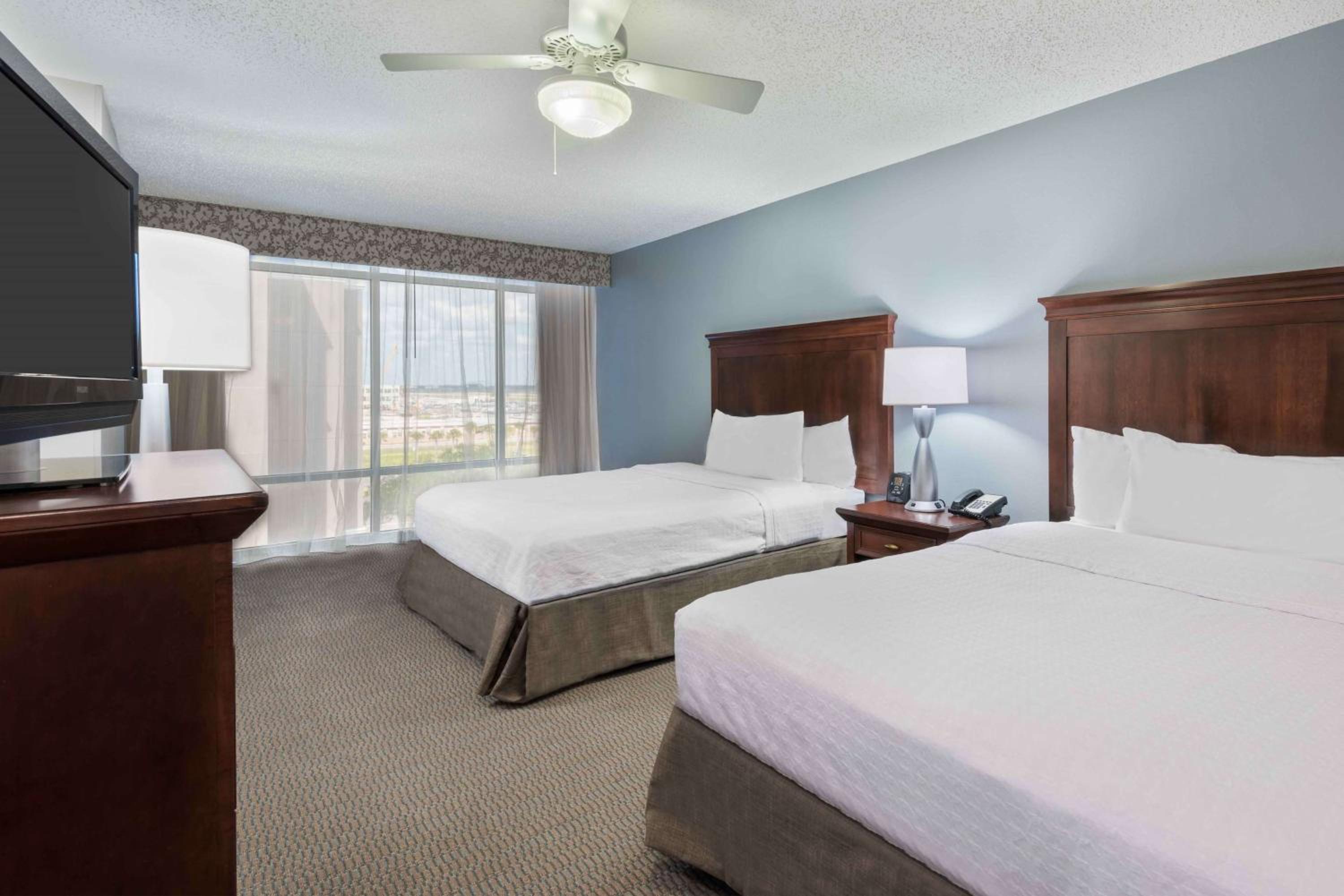 Two-Bedroom Suite with Four Queen Beds - Non-Smoking - Photo 4