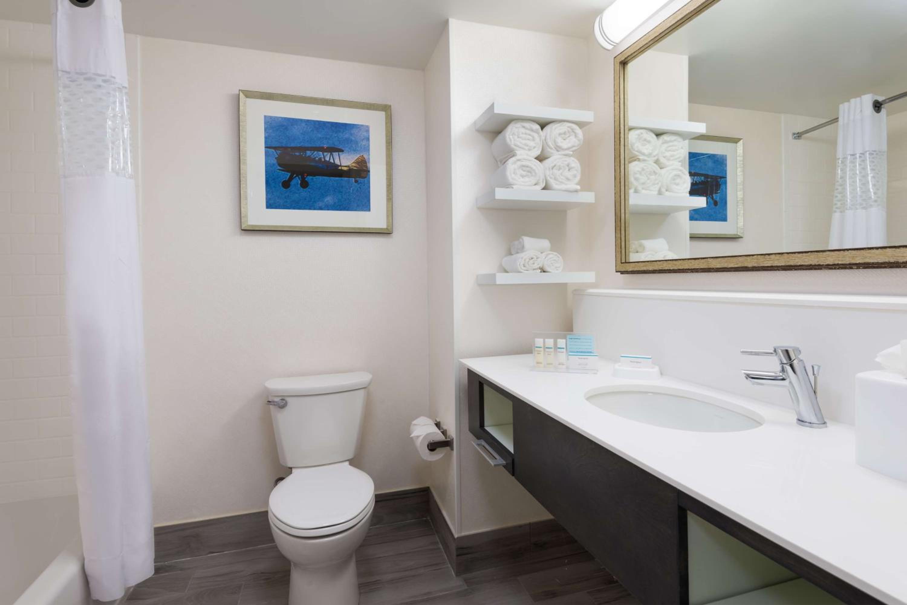 King Room - Hearing Access/Non-Smoking photo 2