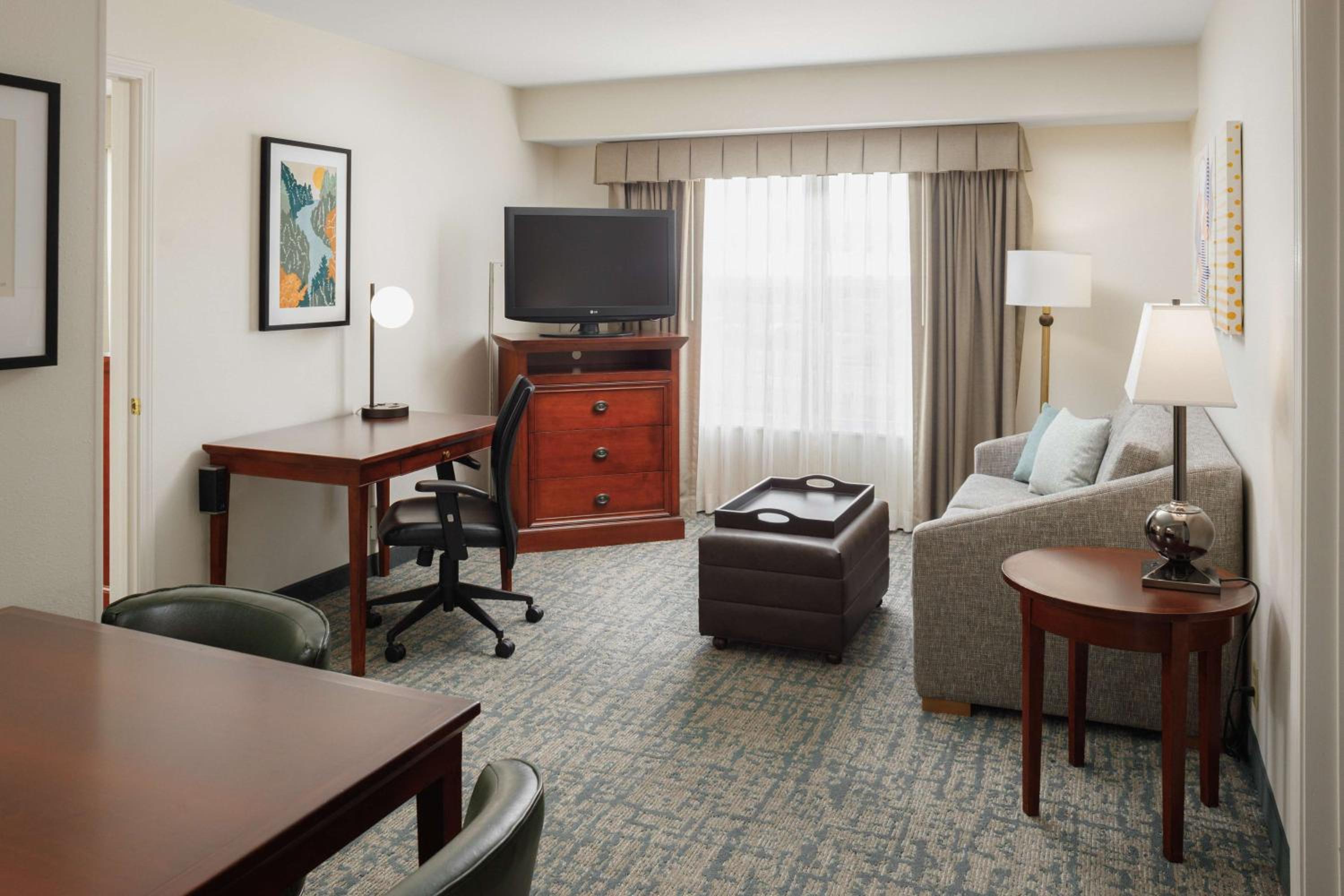Two Bedroom Suite with One King and Two Queen Beds - Non-Smoking - Photo 6