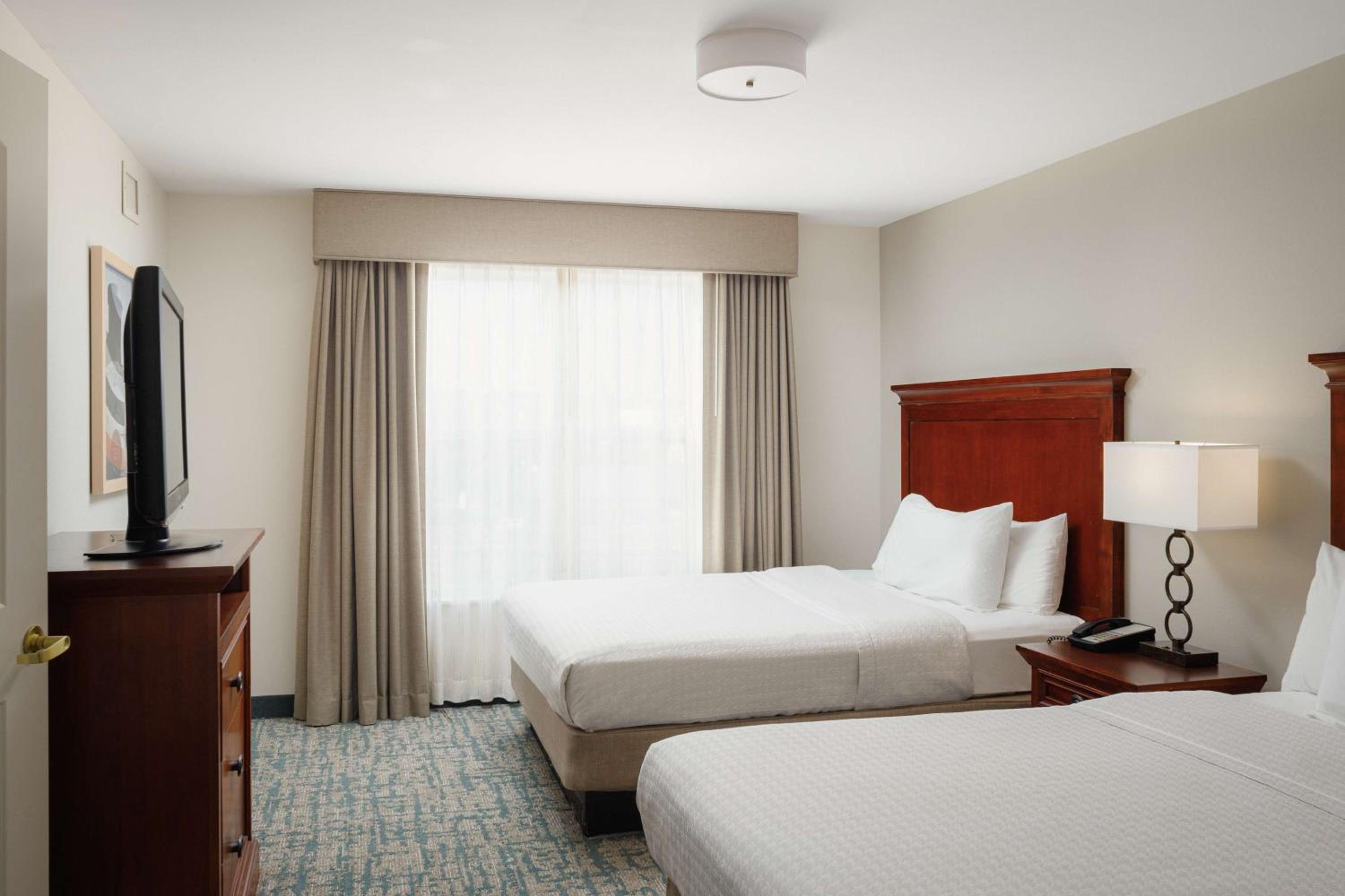 Two Bedroom Suite with One King and Two Queen Beds - Non-Smoking - Photo 7