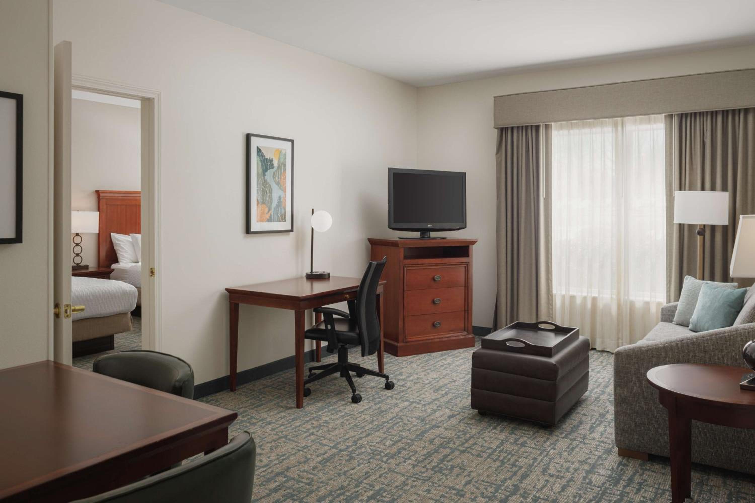 One-Bedroom Queen Suite with Two Queen Beds - Non-Smoking - Photo 4