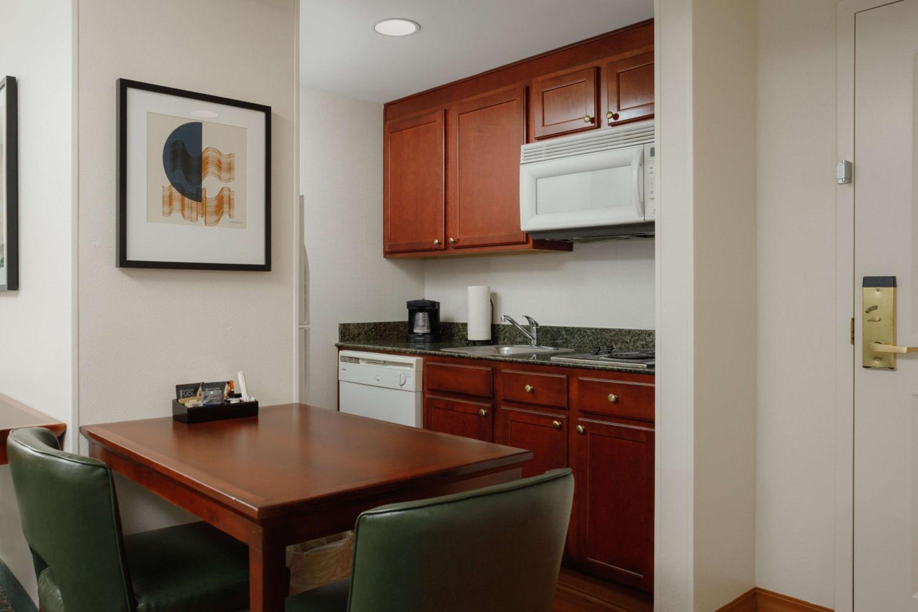 One-Bedroom King Suite - Non-Smoking - Photo 5