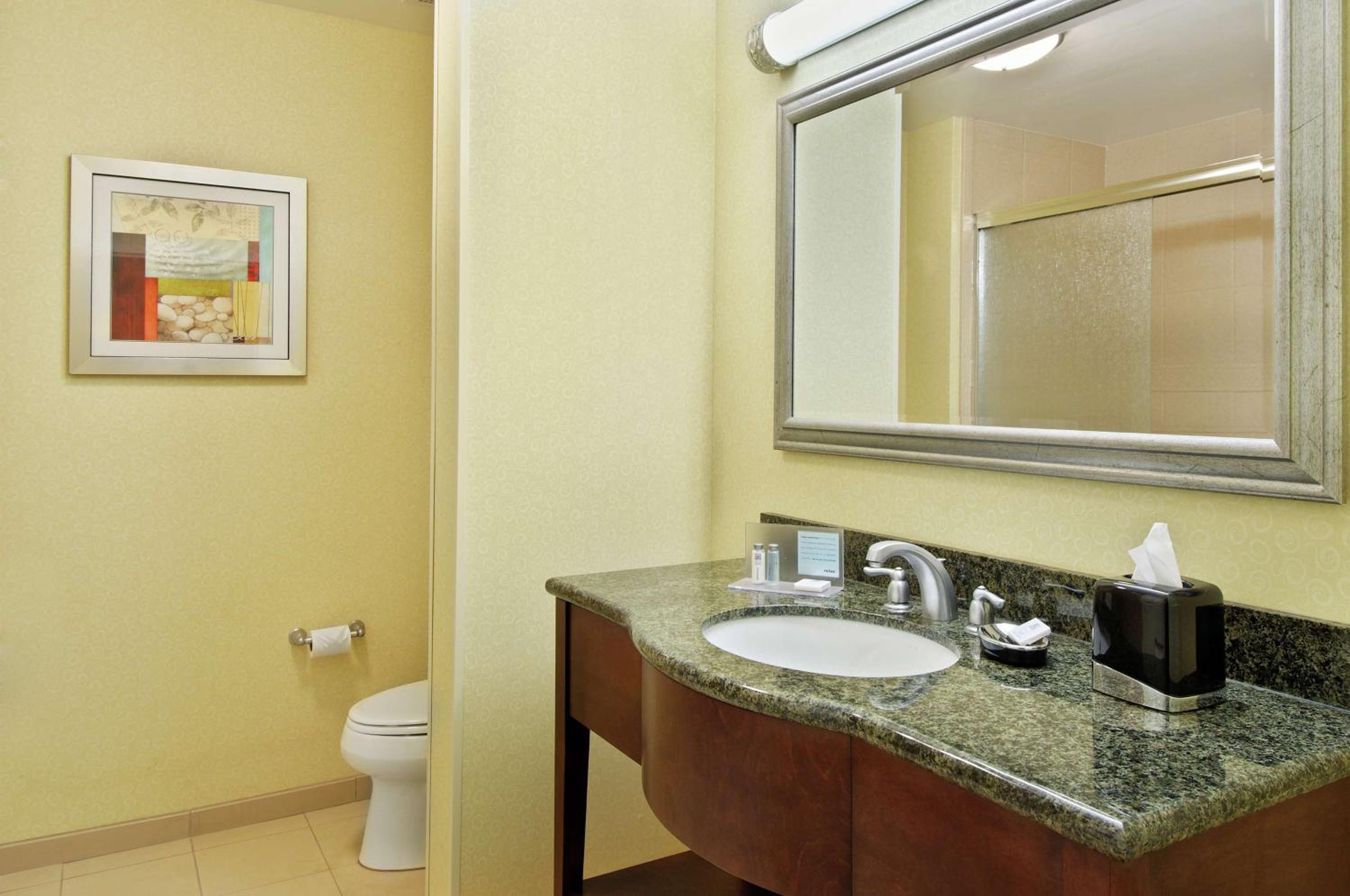 Room with Two Queen Beds - Non-Smoking - Photo 3