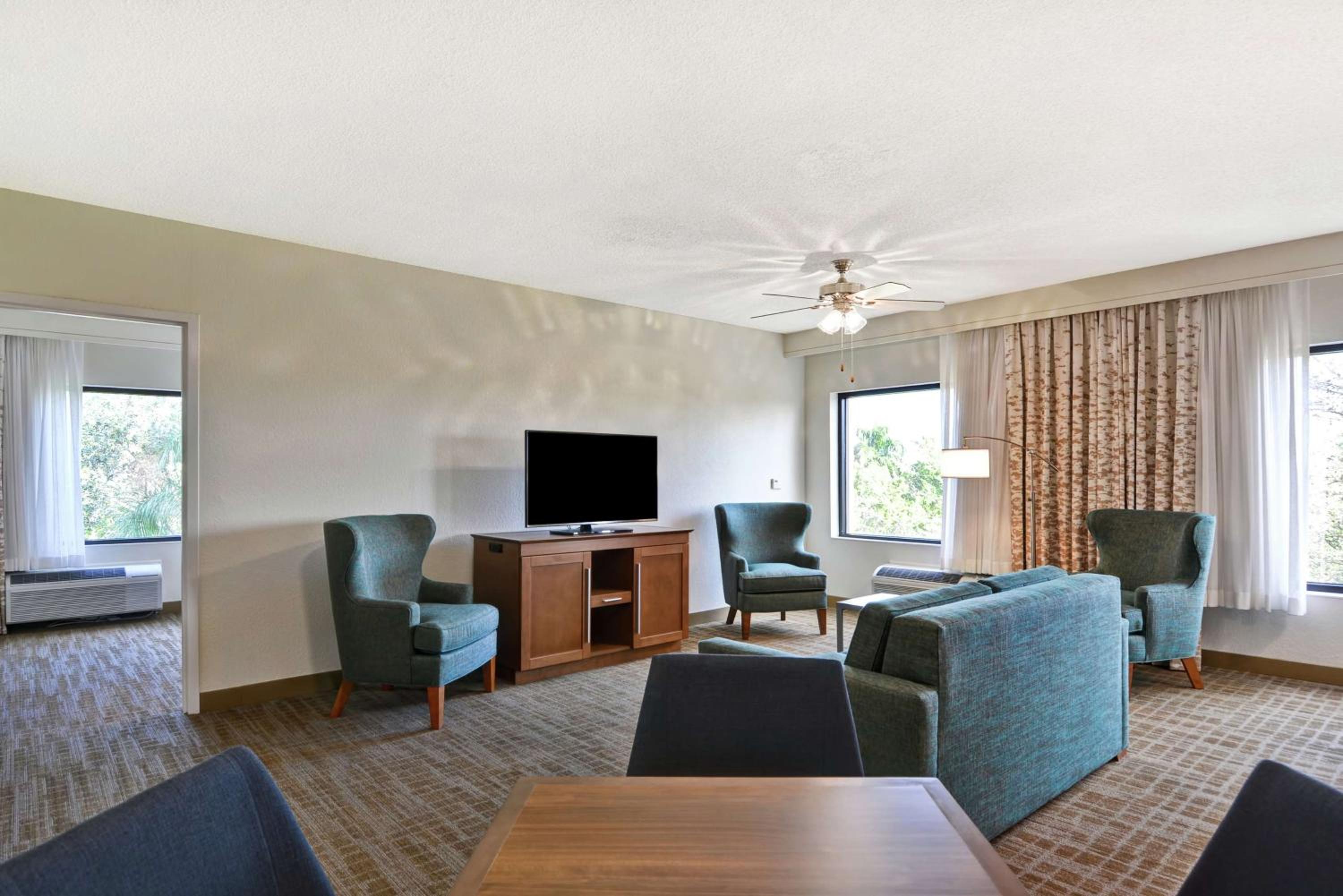 One-Bedroom King Suite with Kitchen - Non-Smoking  - Photo 1