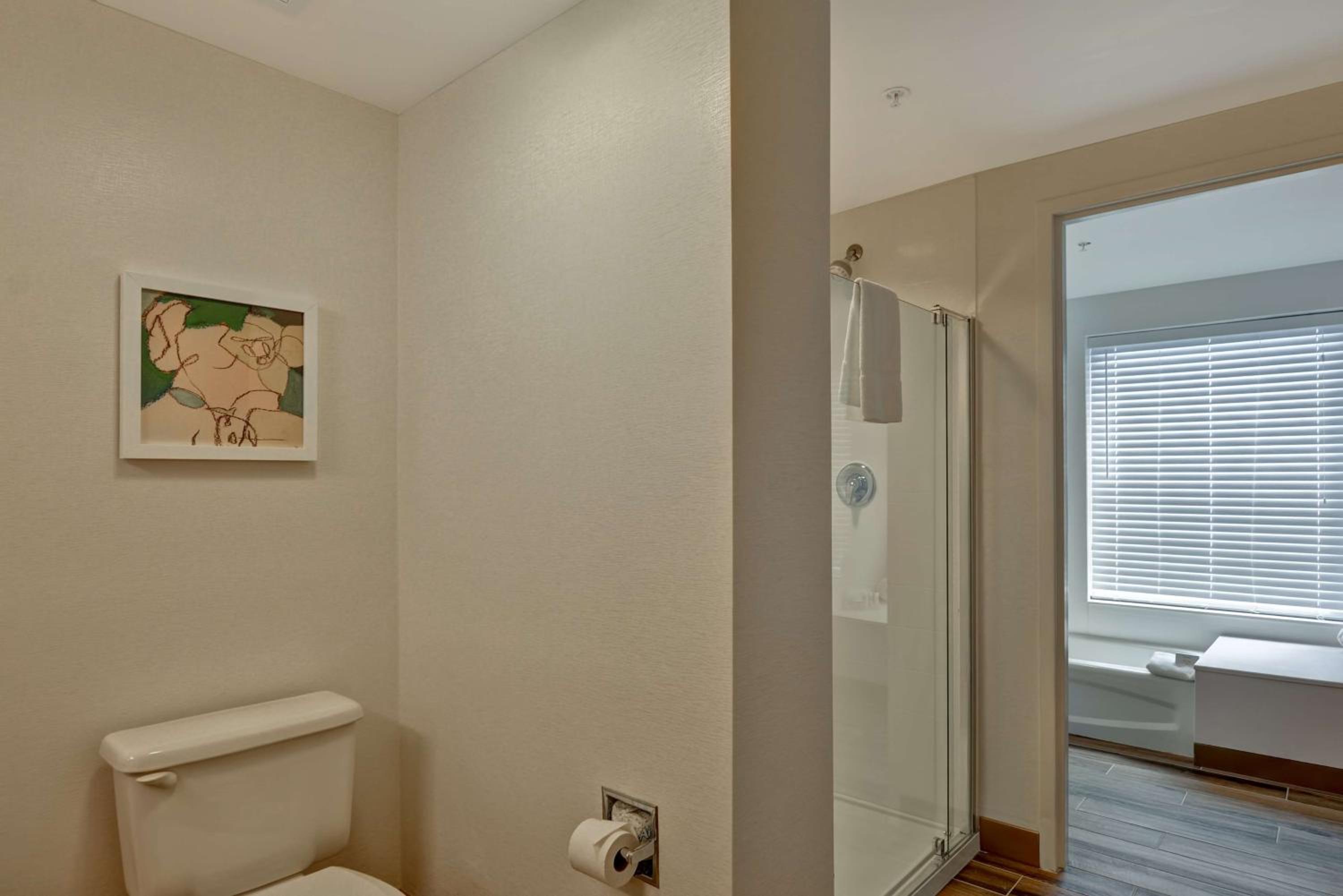 One-Bedroom King Suite with Sofa Bed - Non-Smoking - Photo 4