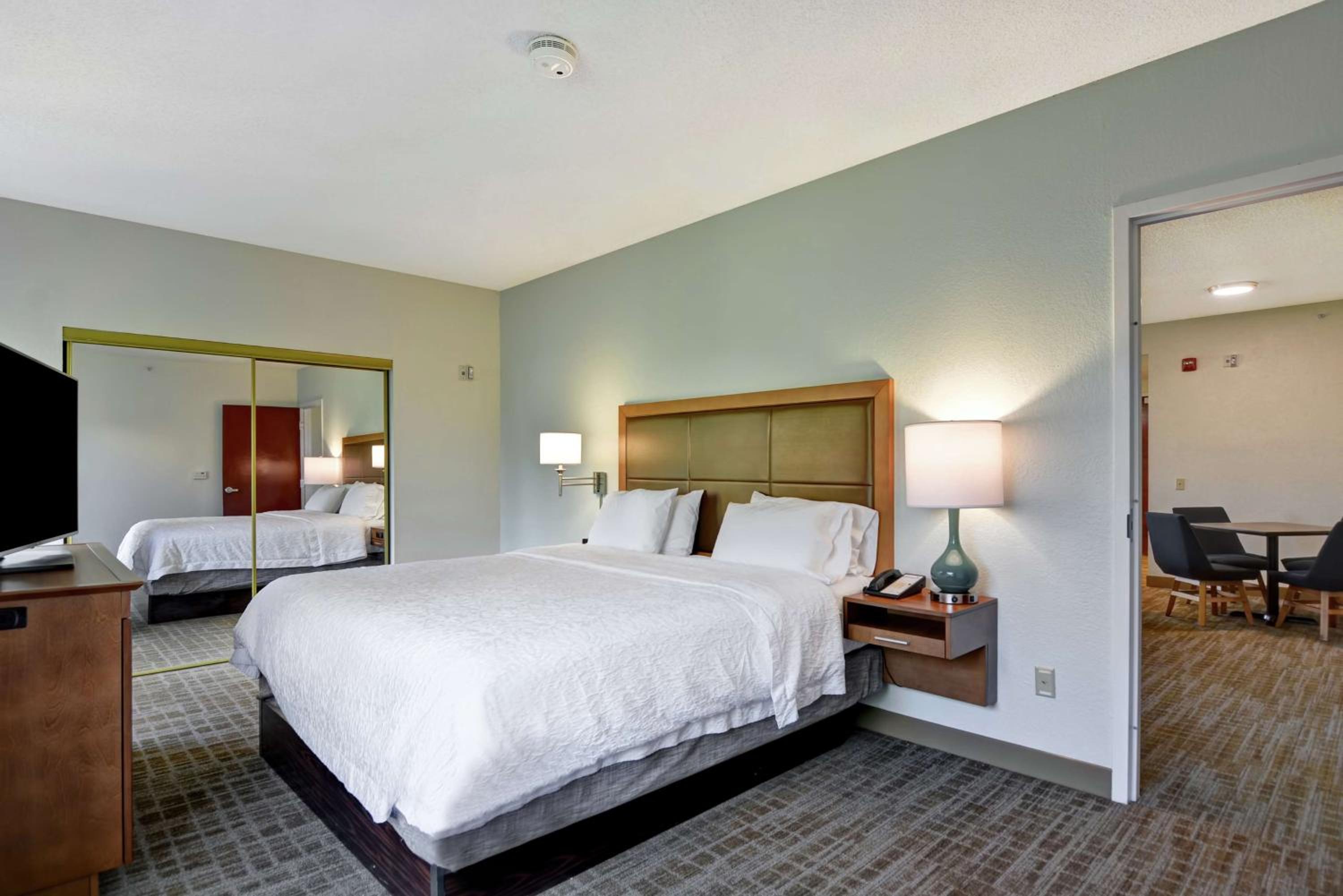 One-Bedroom King Suite with Kitchen - Non-Smoking  - Photo 5