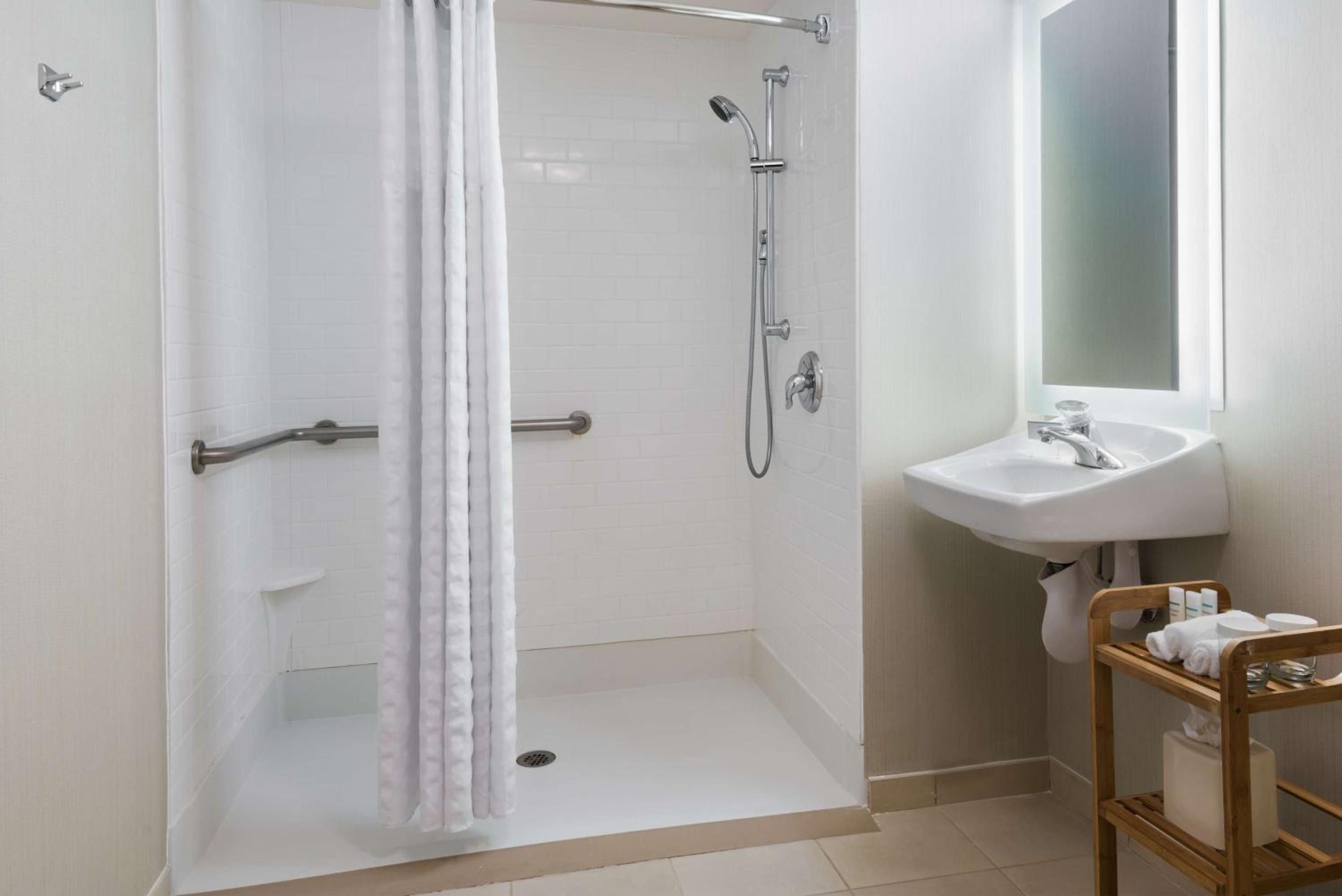 Queen Room - Disability Access/Non-Smoking