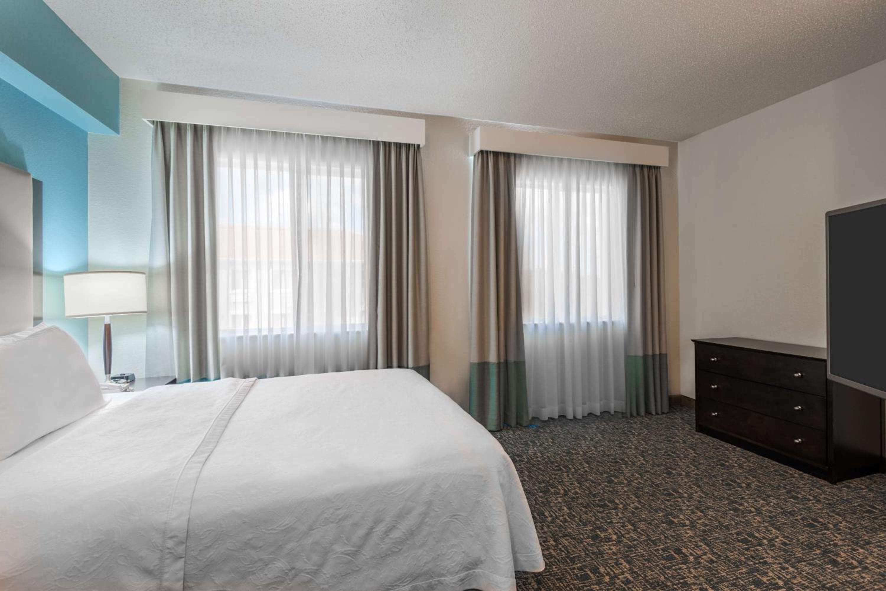 Two-Bedroom Queen Suite - Non-Smoking - Photo 5