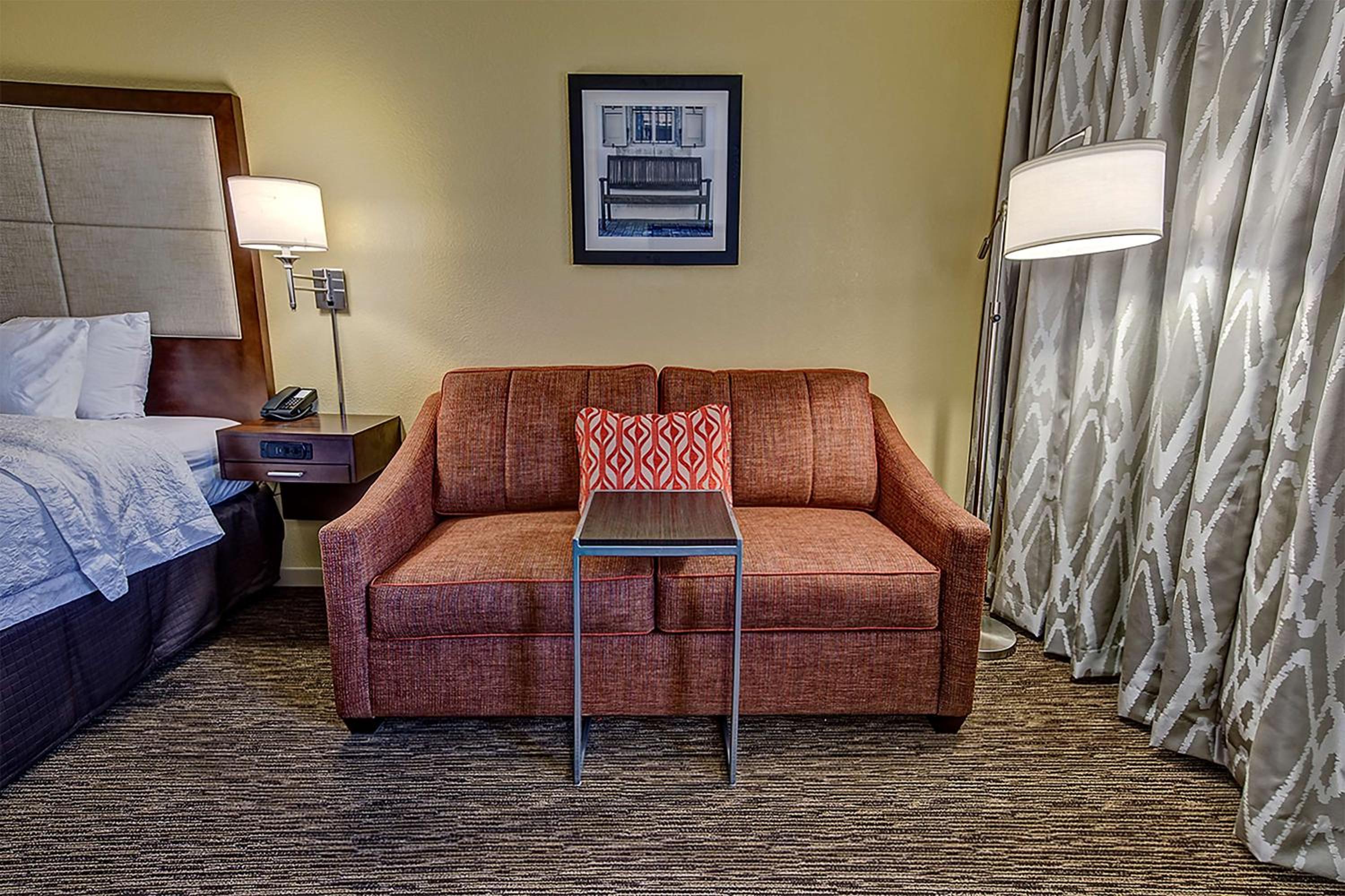 Deluxe King Room - Non-Smoking - Photo 1