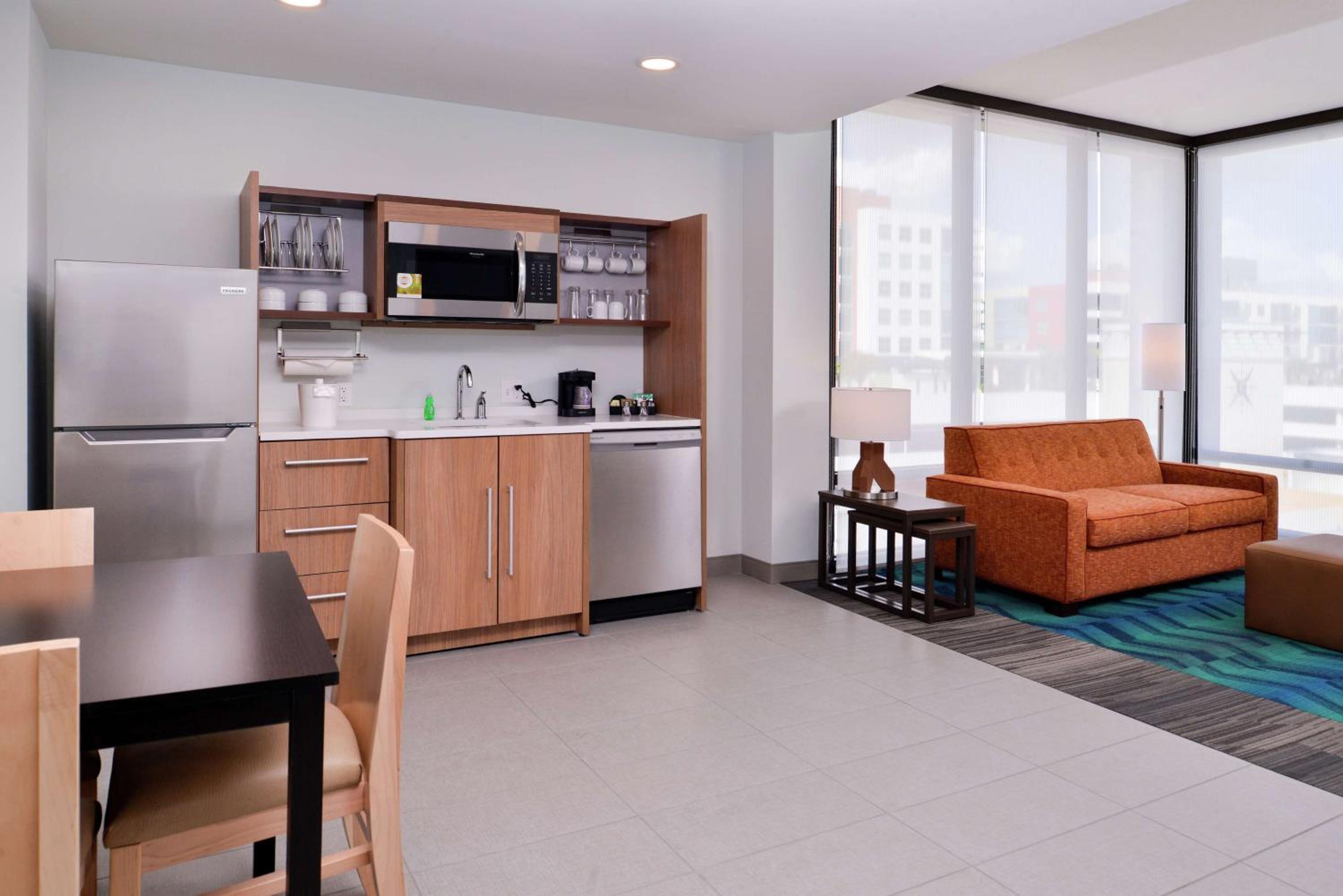 King Corner Suite with View - Photo 3