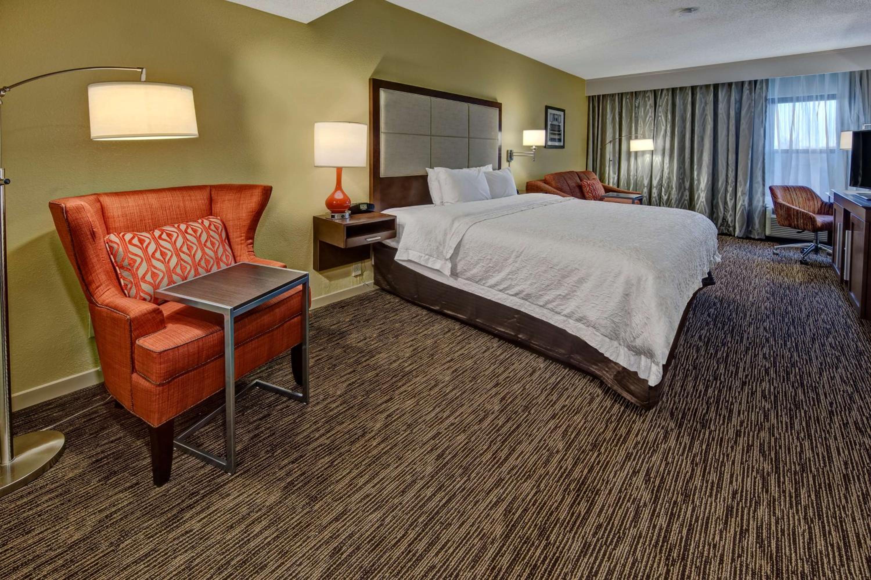 Deluxe King Room - Non-Smoking - Photo 7