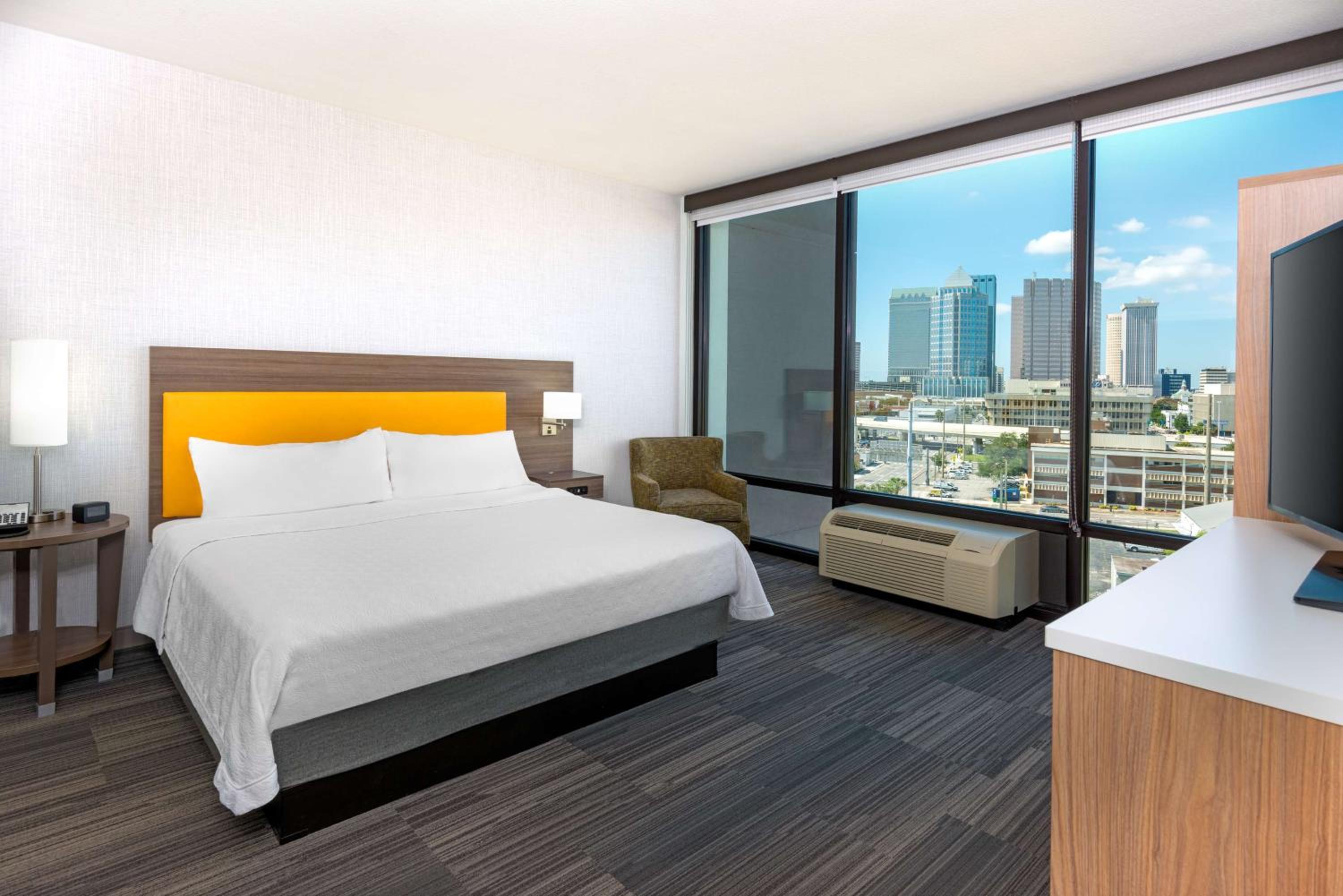King Corner Suite with View - Photo 6