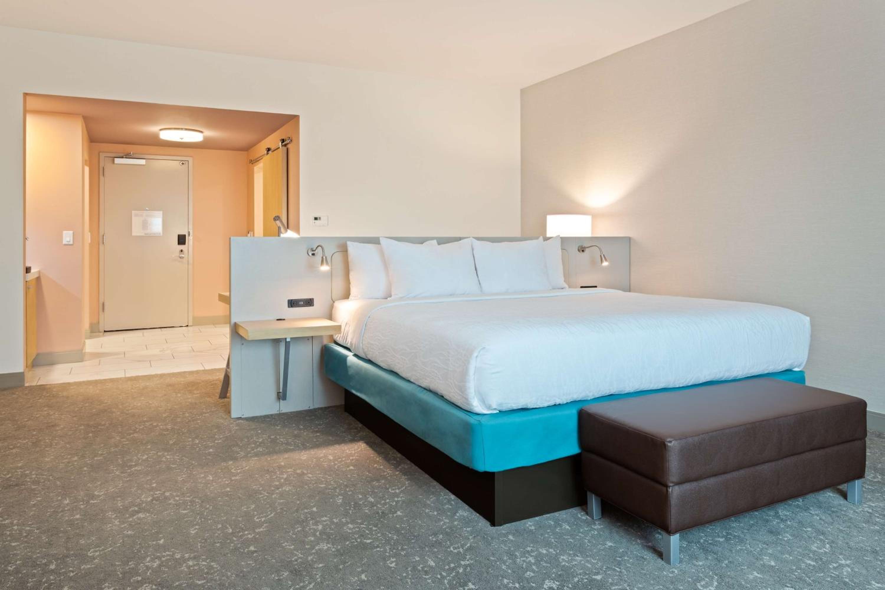 Premium King Room - Photo 3