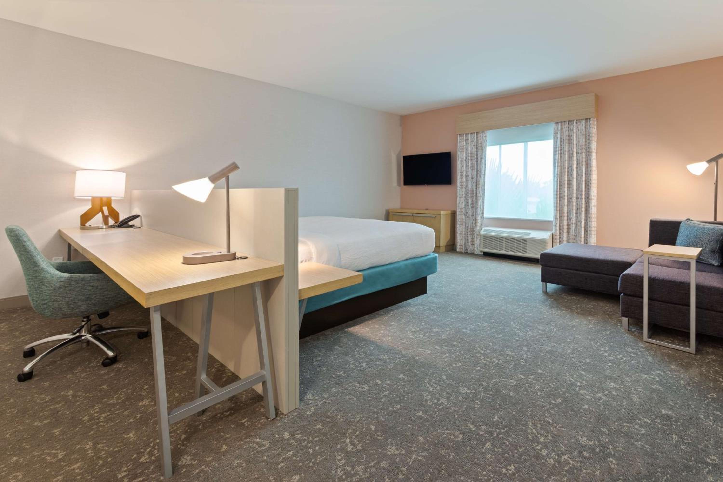 Premium King Room - Photo 2
