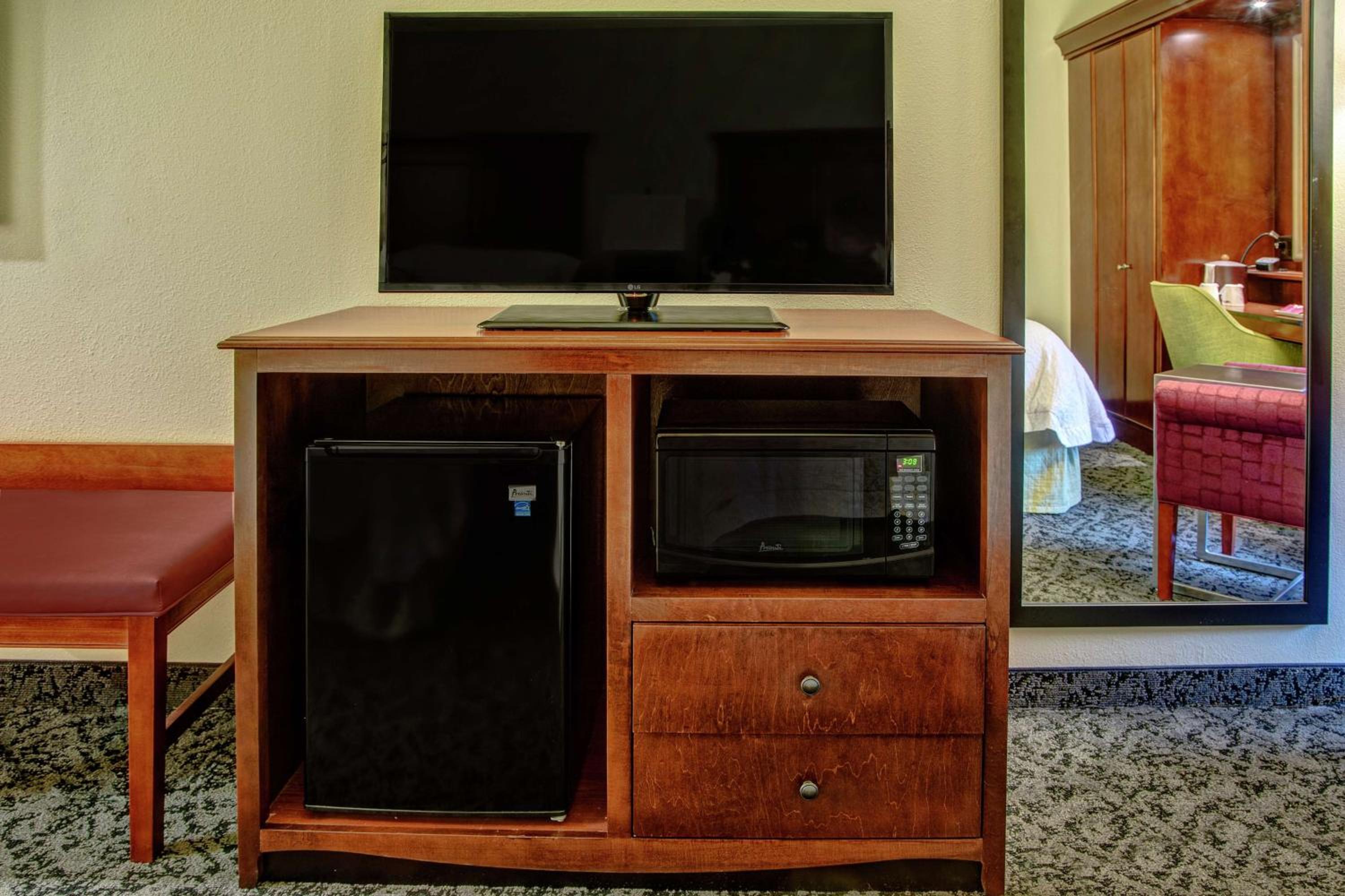 Double Room with Microwave and Refrigerator - Non-Smoking  - Photo 3