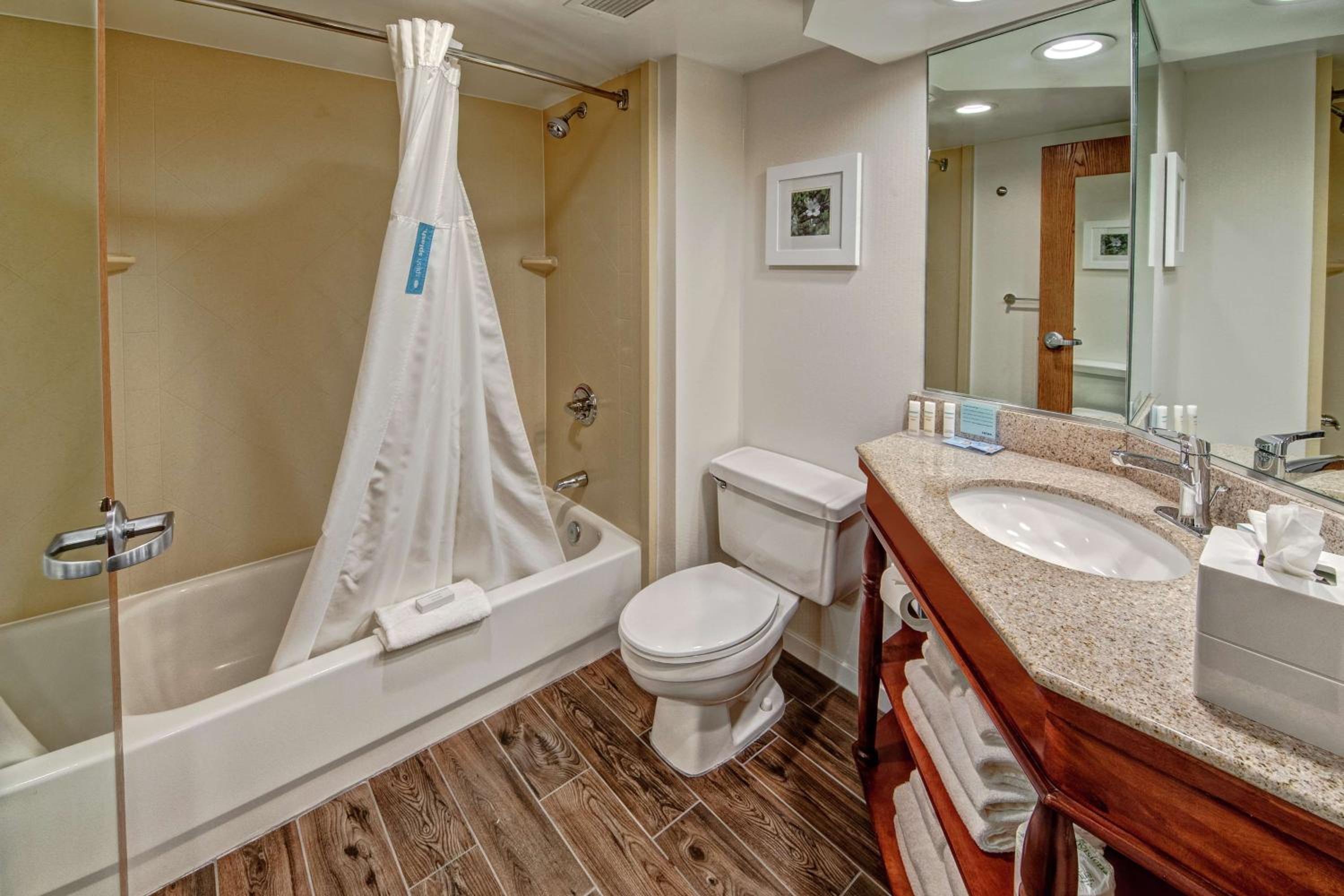 Double Room with Microwave and Refrigerator - Non-Smoking  - Photo 4