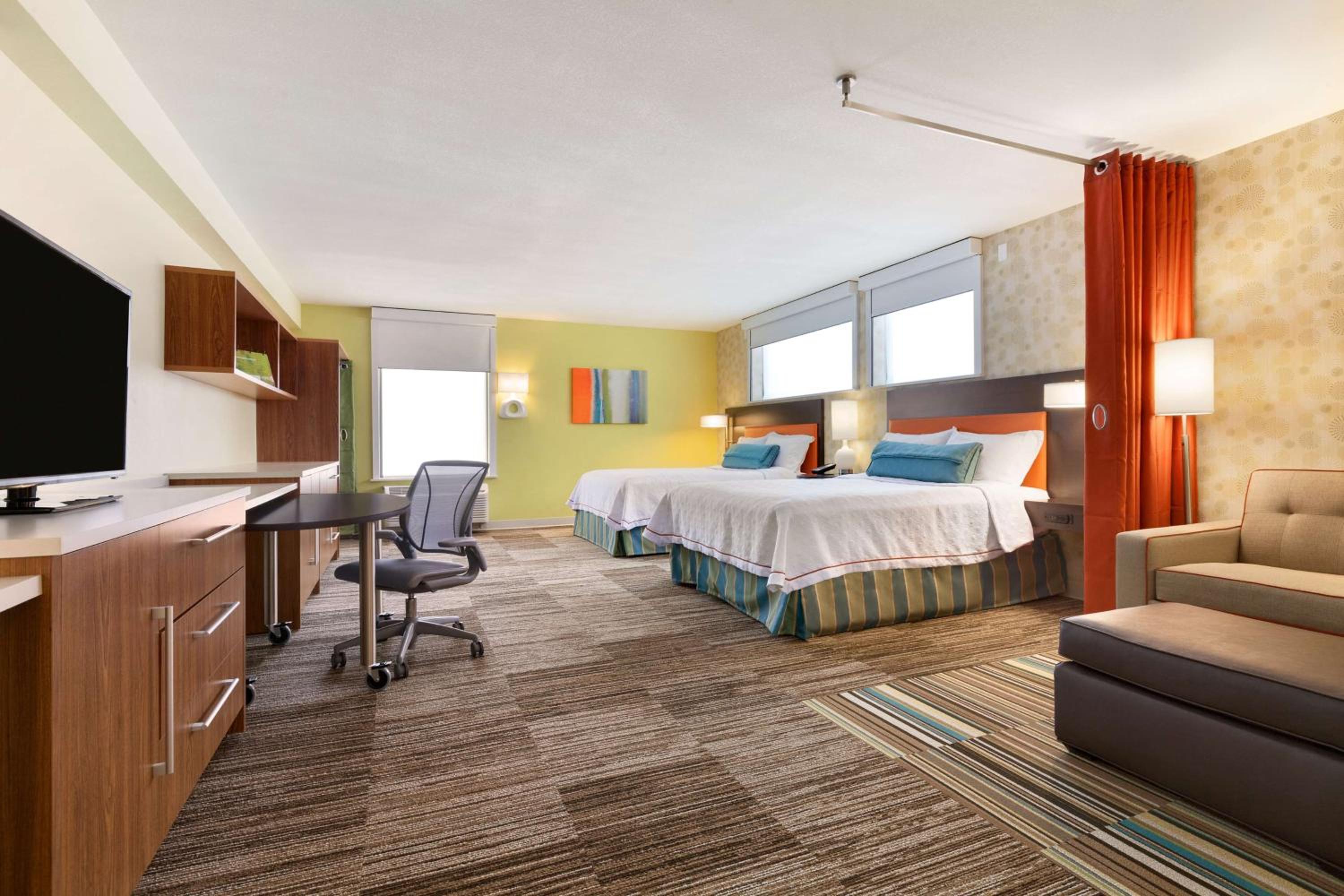 Queen Studio with Two Queen Beds - Mobility Access/Non-Smoking photo 3