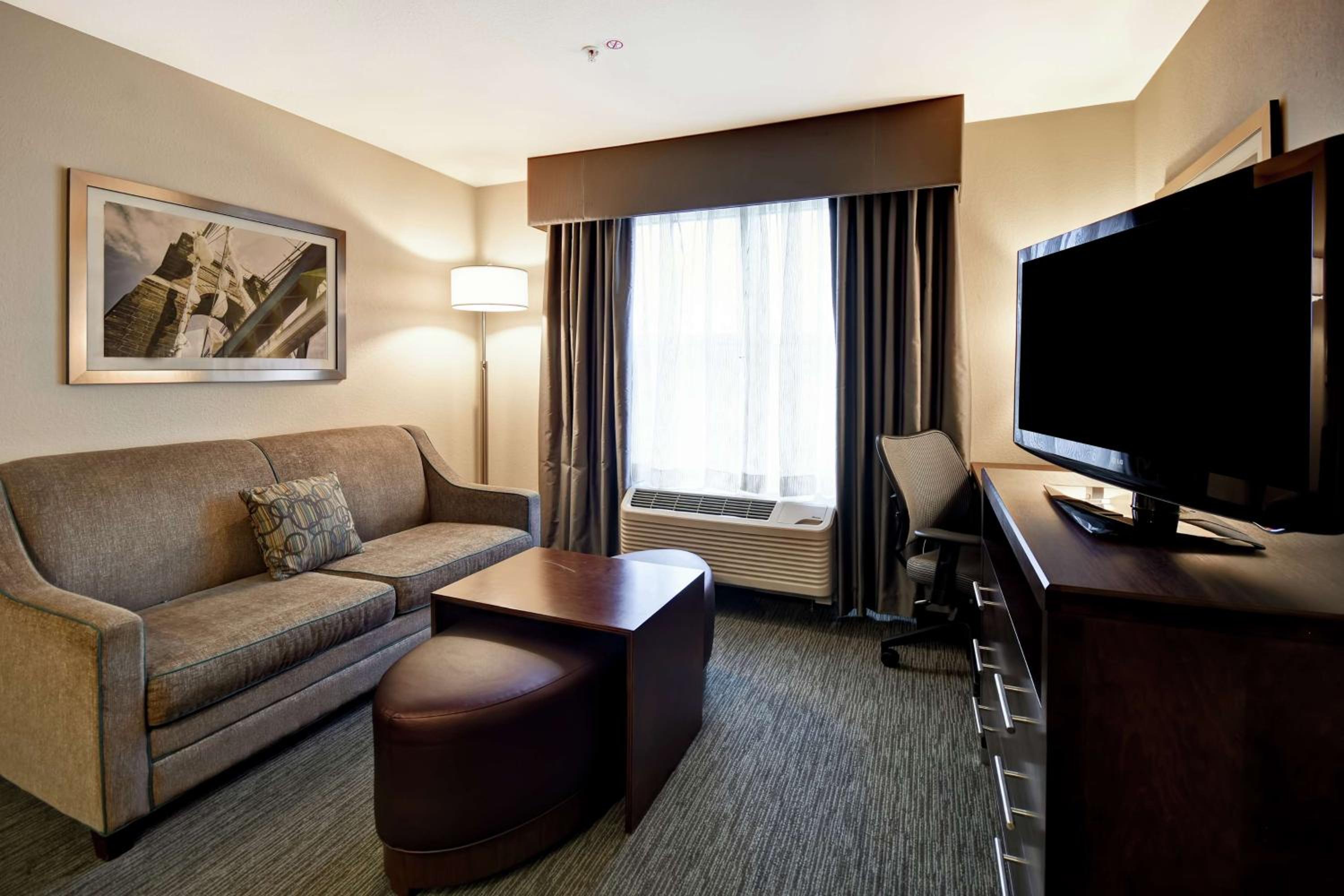 King Suite - Mobility Access/Non-Smoking photo 2