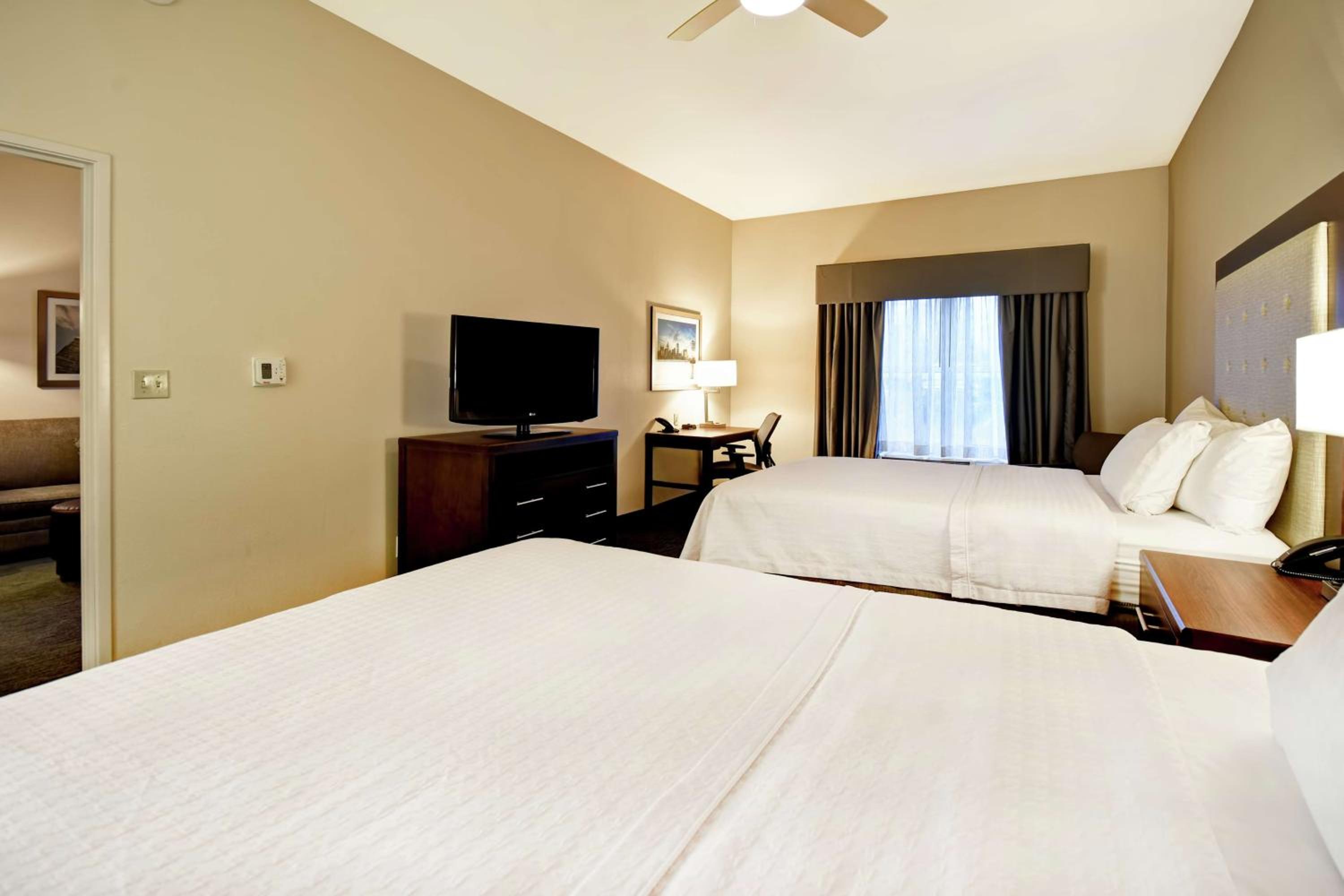 One-Bedroom Queen Suite with Two Queen Beds - Non-Smoking photo 1