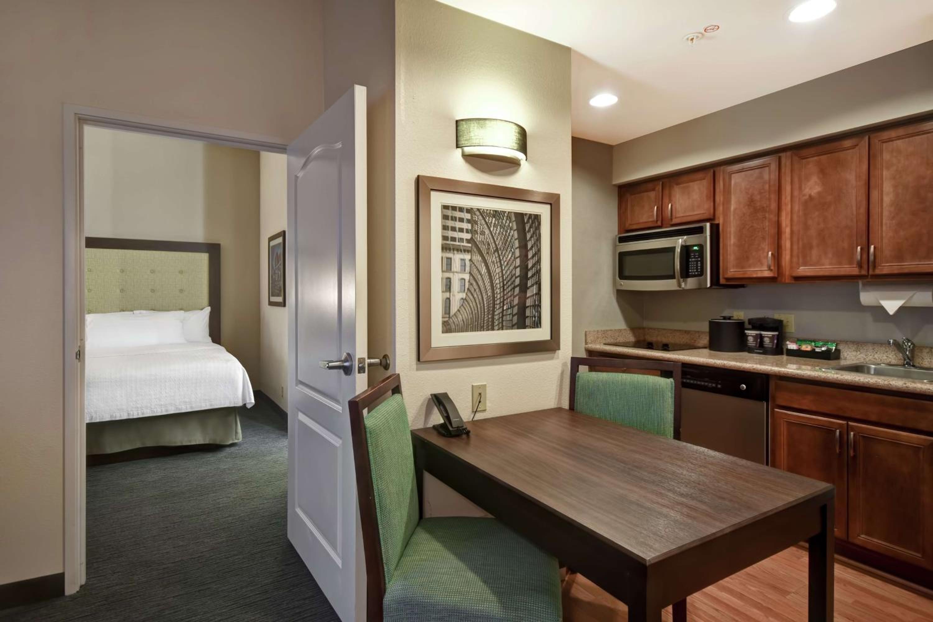One-Bedroom King Suite - Non-Smoking