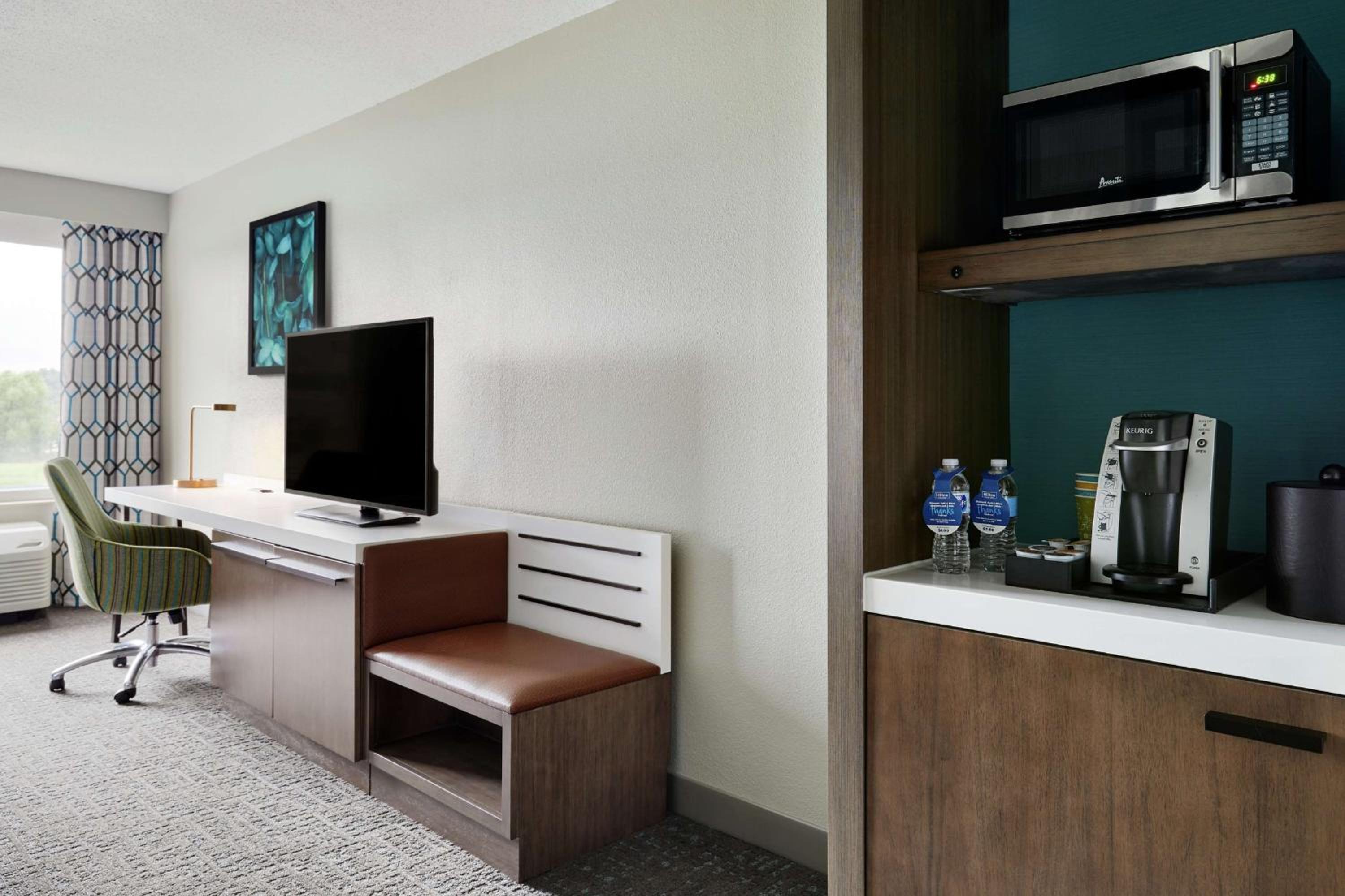 King Room with Accessible Tub - Mobility Access photo 2