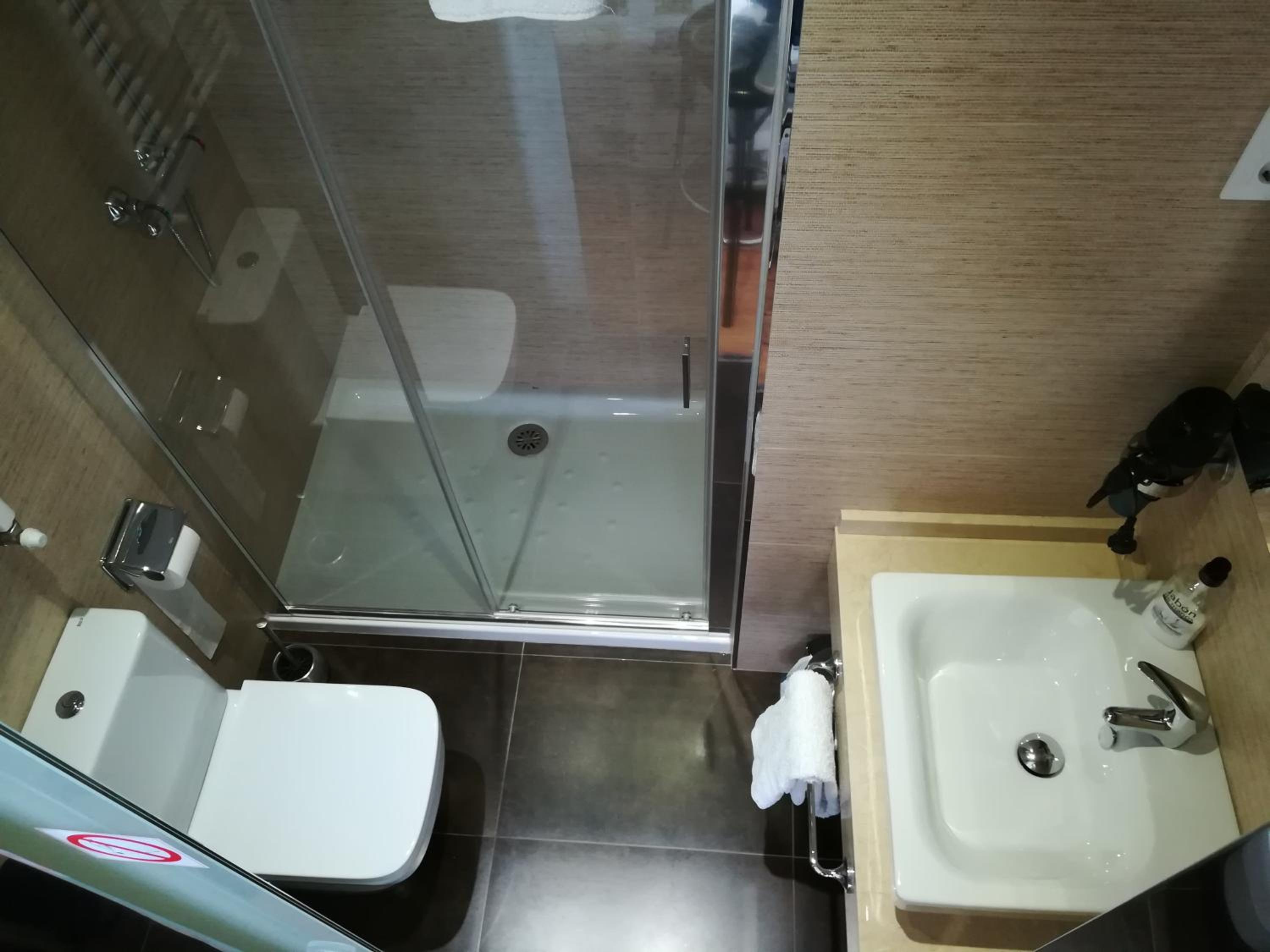Single Room with Private Bathroom photo 2