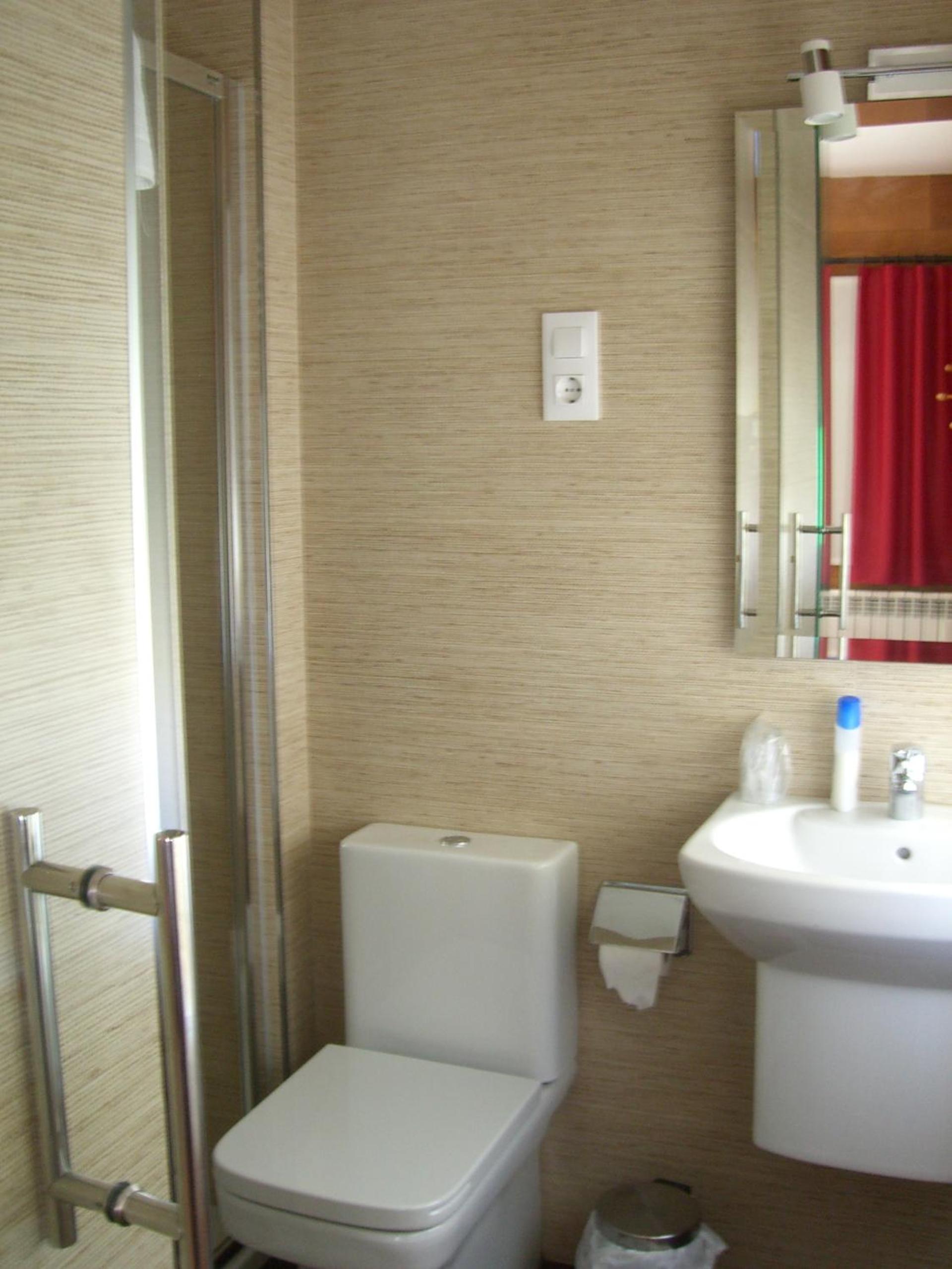 Queen Room photo 3