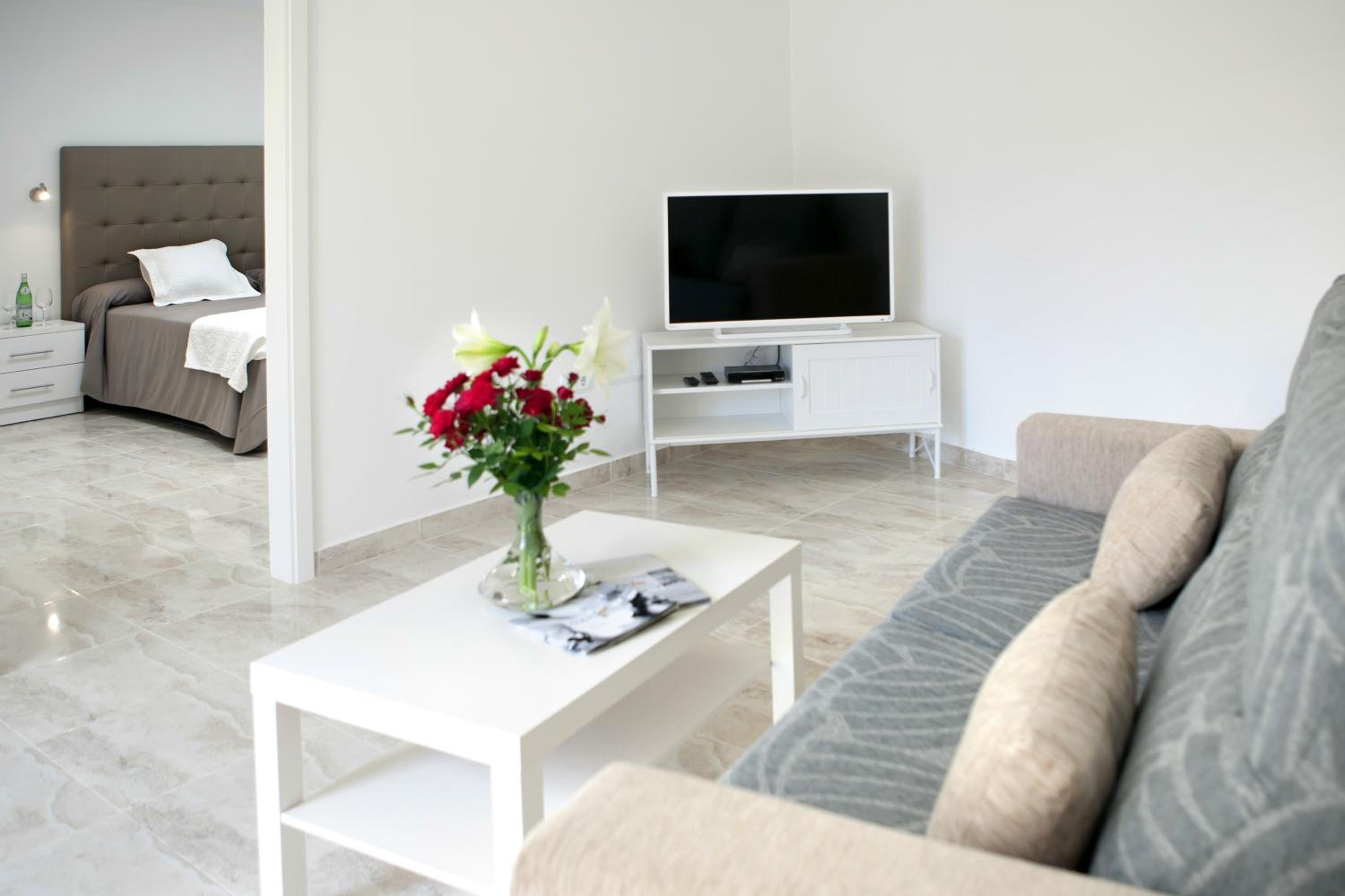 Deluxe Suite - Photo 9