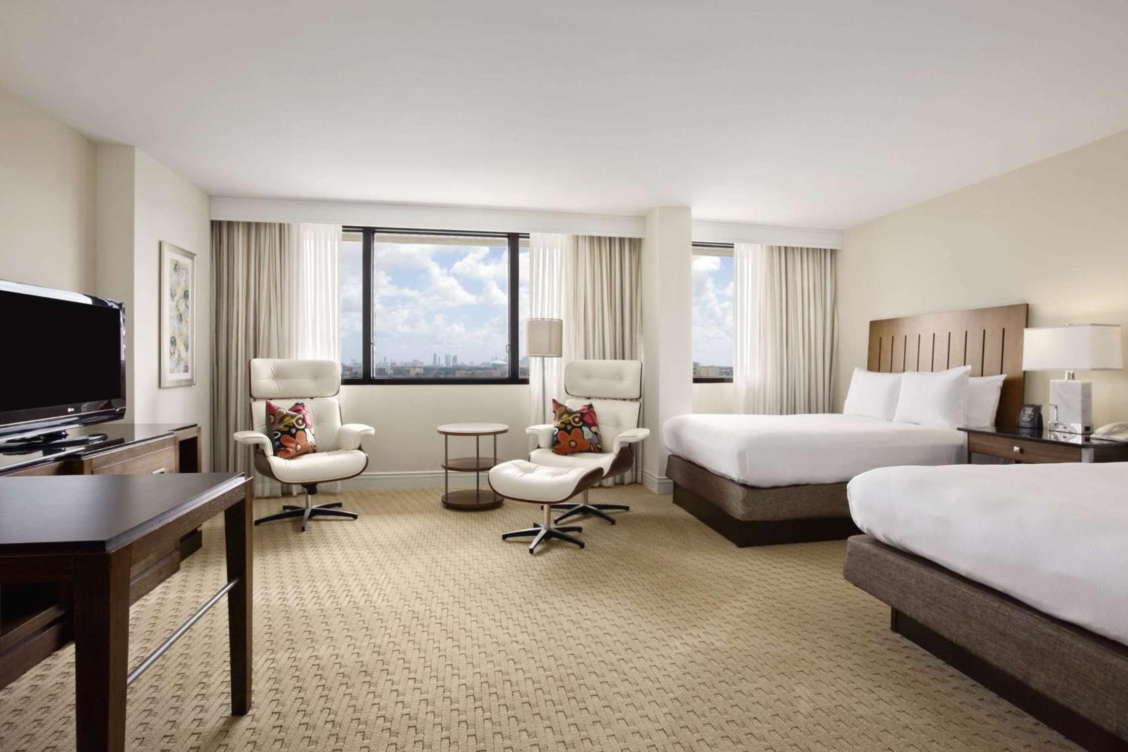 Deluxe Queen Room with Lagoon View photo 3