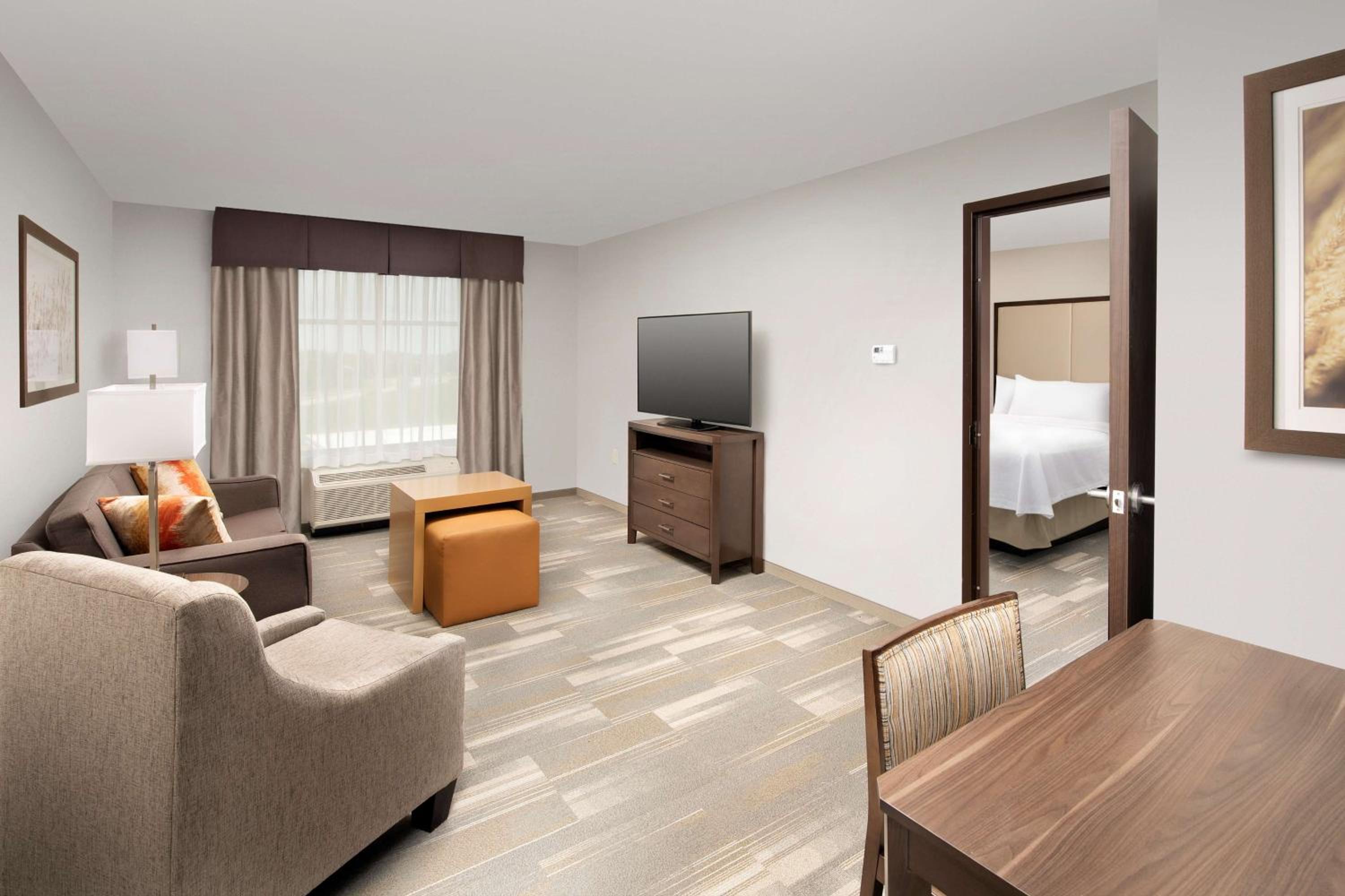 One-Bedroom Queen Suite with Two Queen Beds - Non-Smoking photo 1