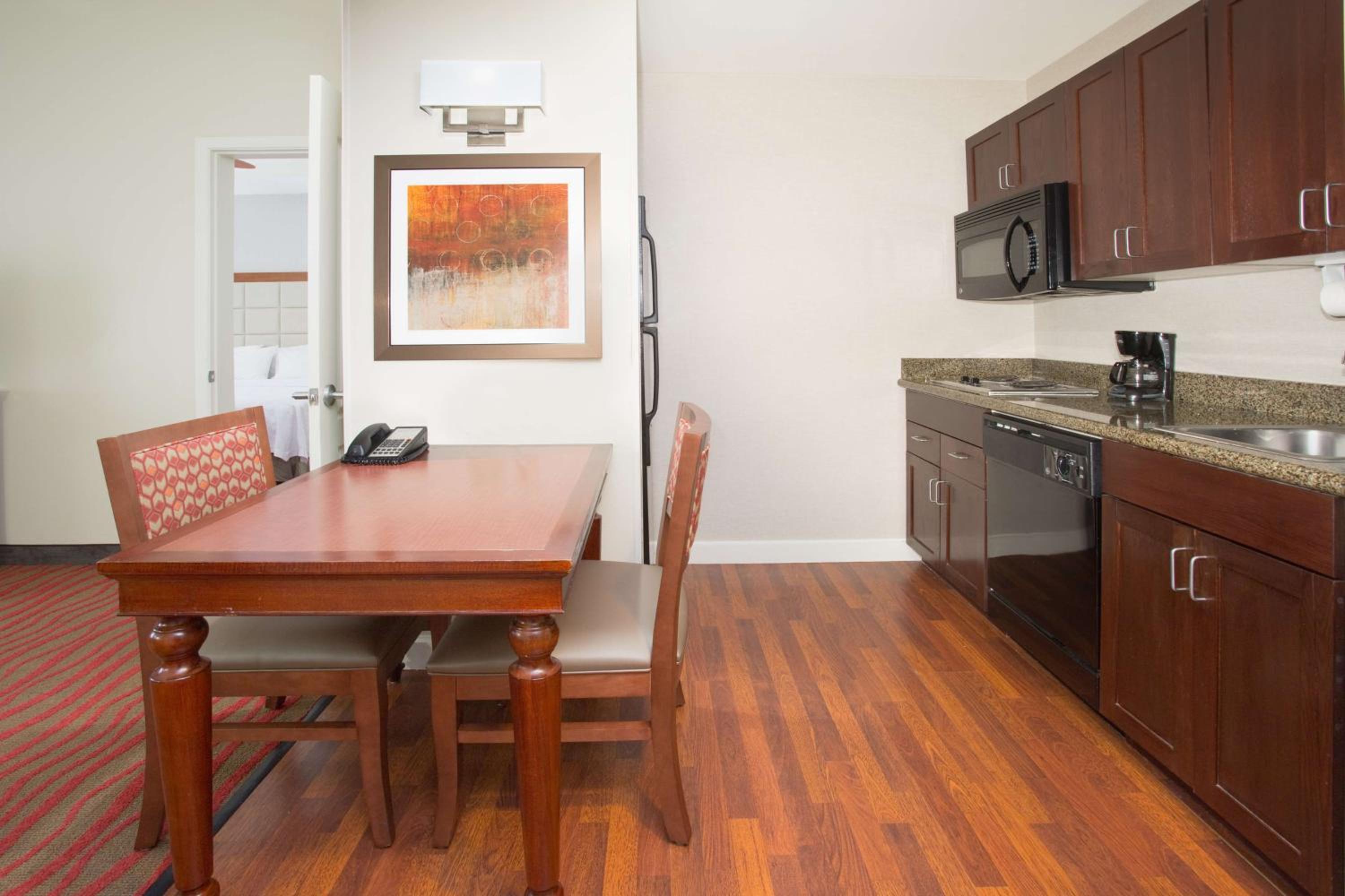 One-Bedroom King Suite - Non-Smoking - Photo 3
