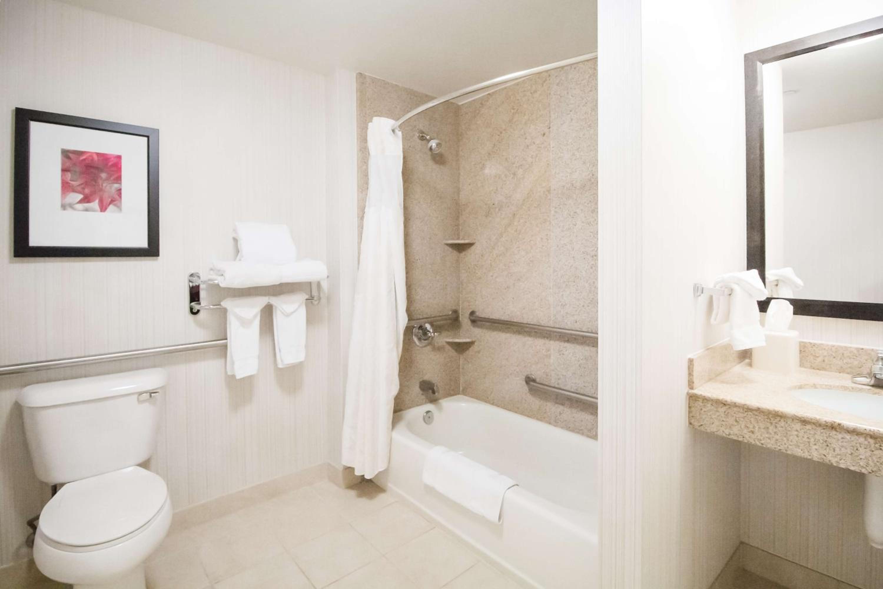 Queen Room with Two Queen Beds - Mobility and Hearing Access - Photo 3