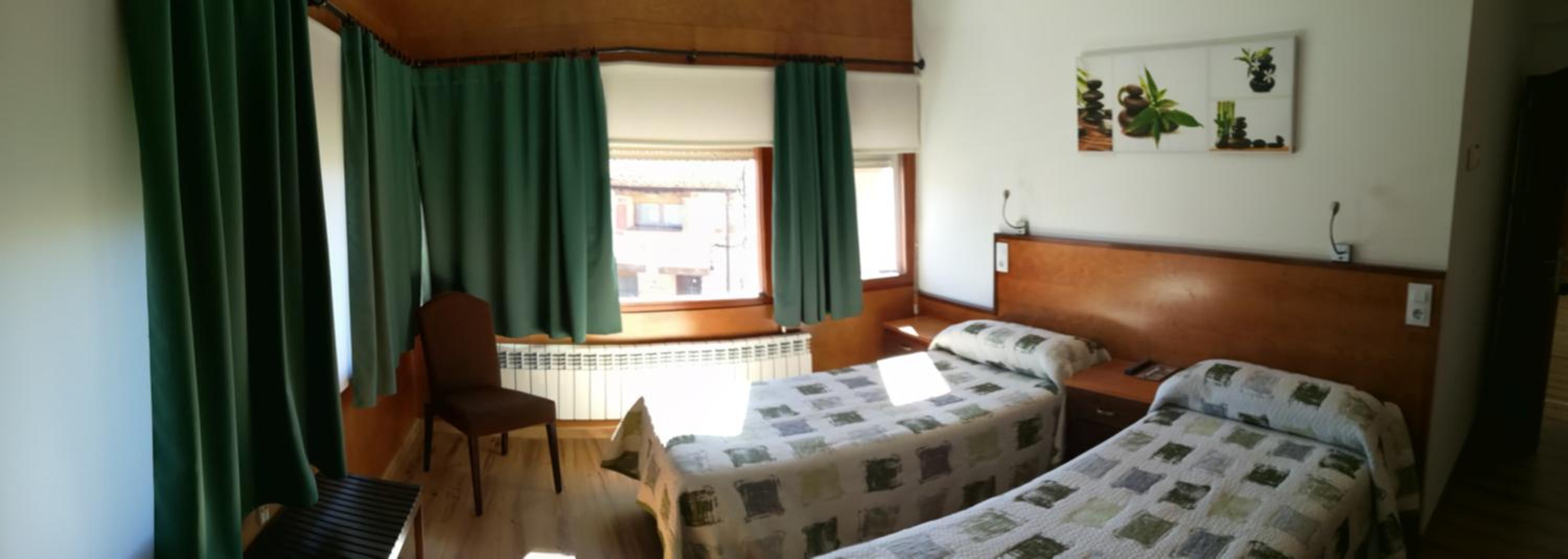 Twin Room with Private Bathroom photo 3